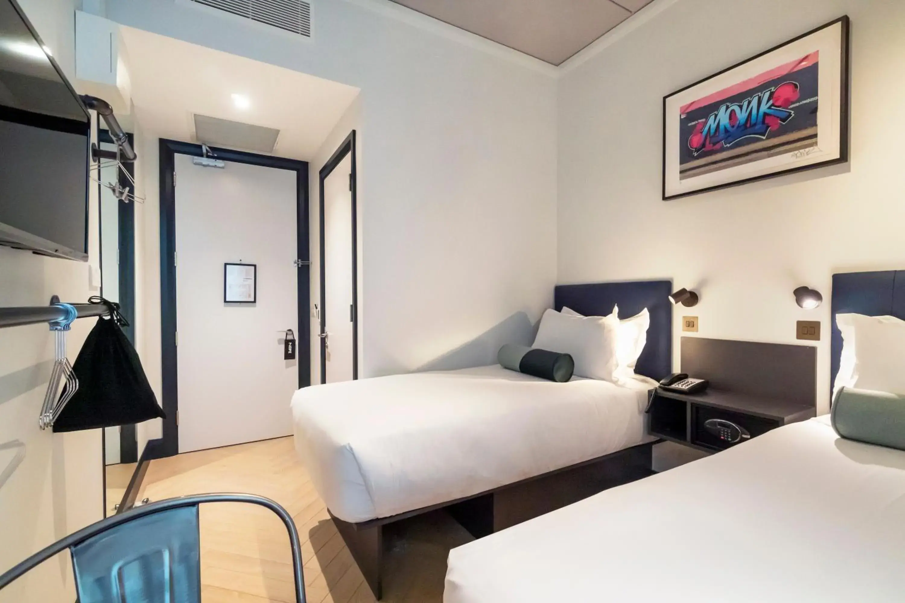 Photo of the whole room, Bed in The Hendrick Smithfield Photo of the whole room, Bed in The Hendrick Smithfield