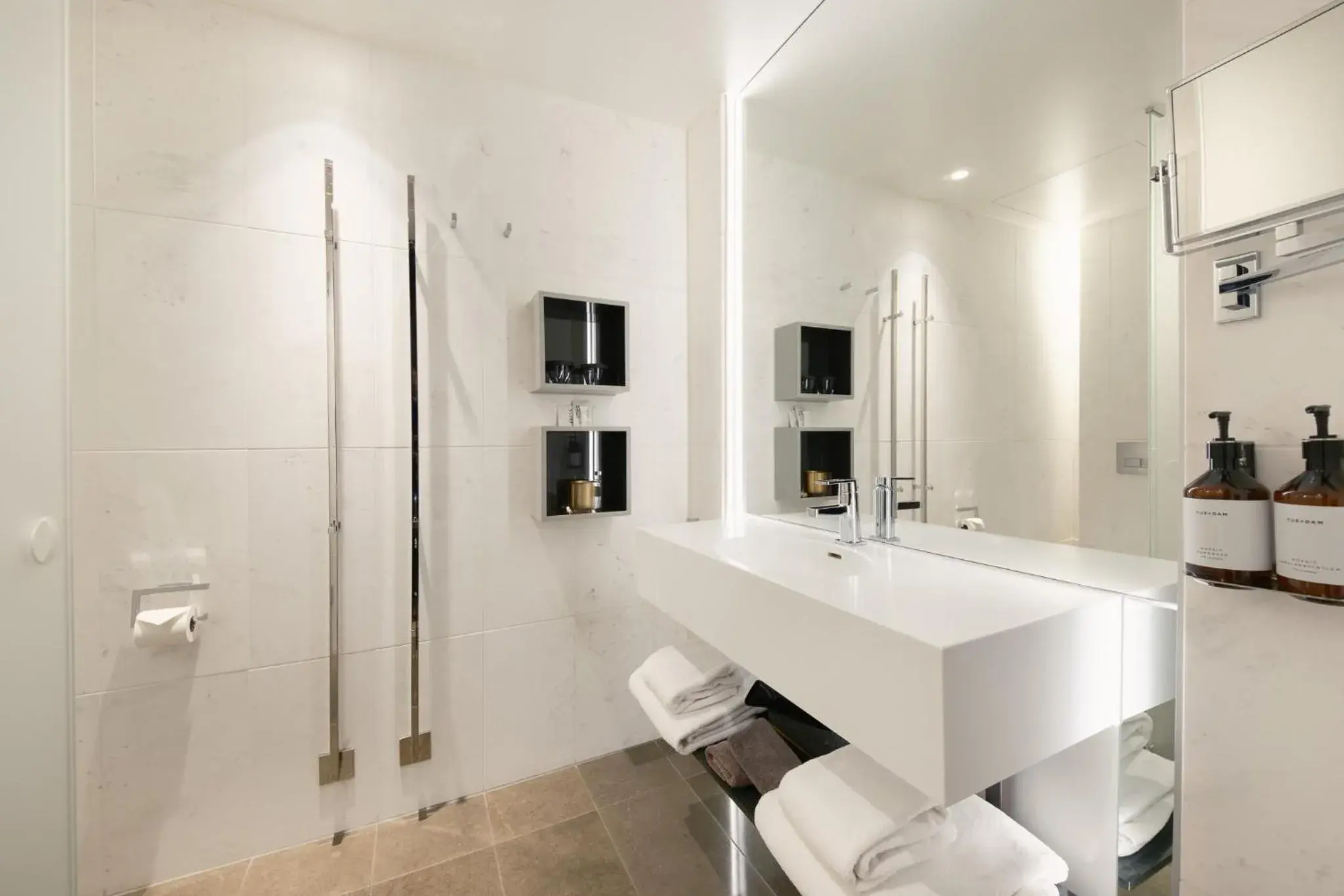 Bathroom in The Thief Bathroom in The Thief