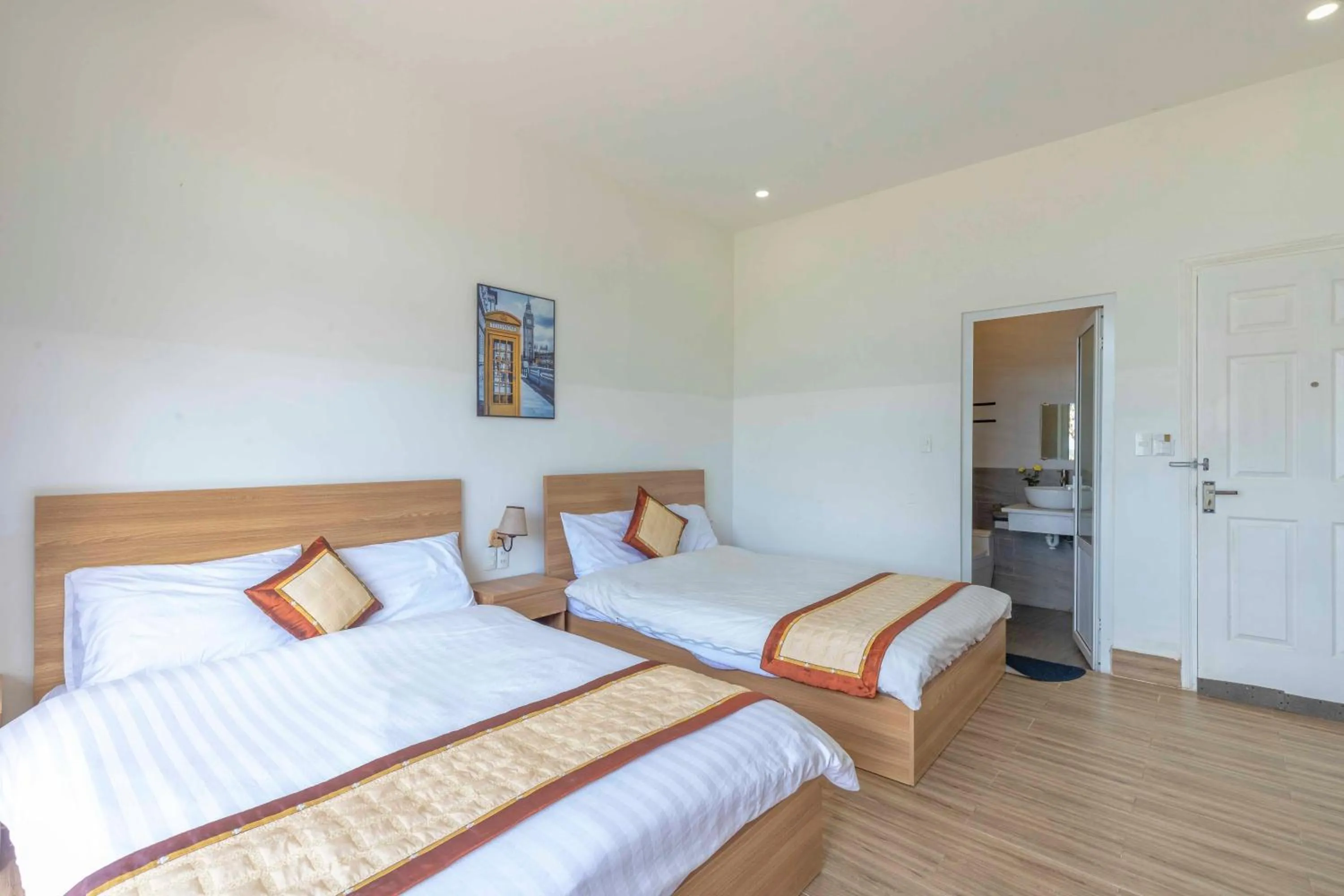 Bedroom, Bed in Lacami Dalat Hotel