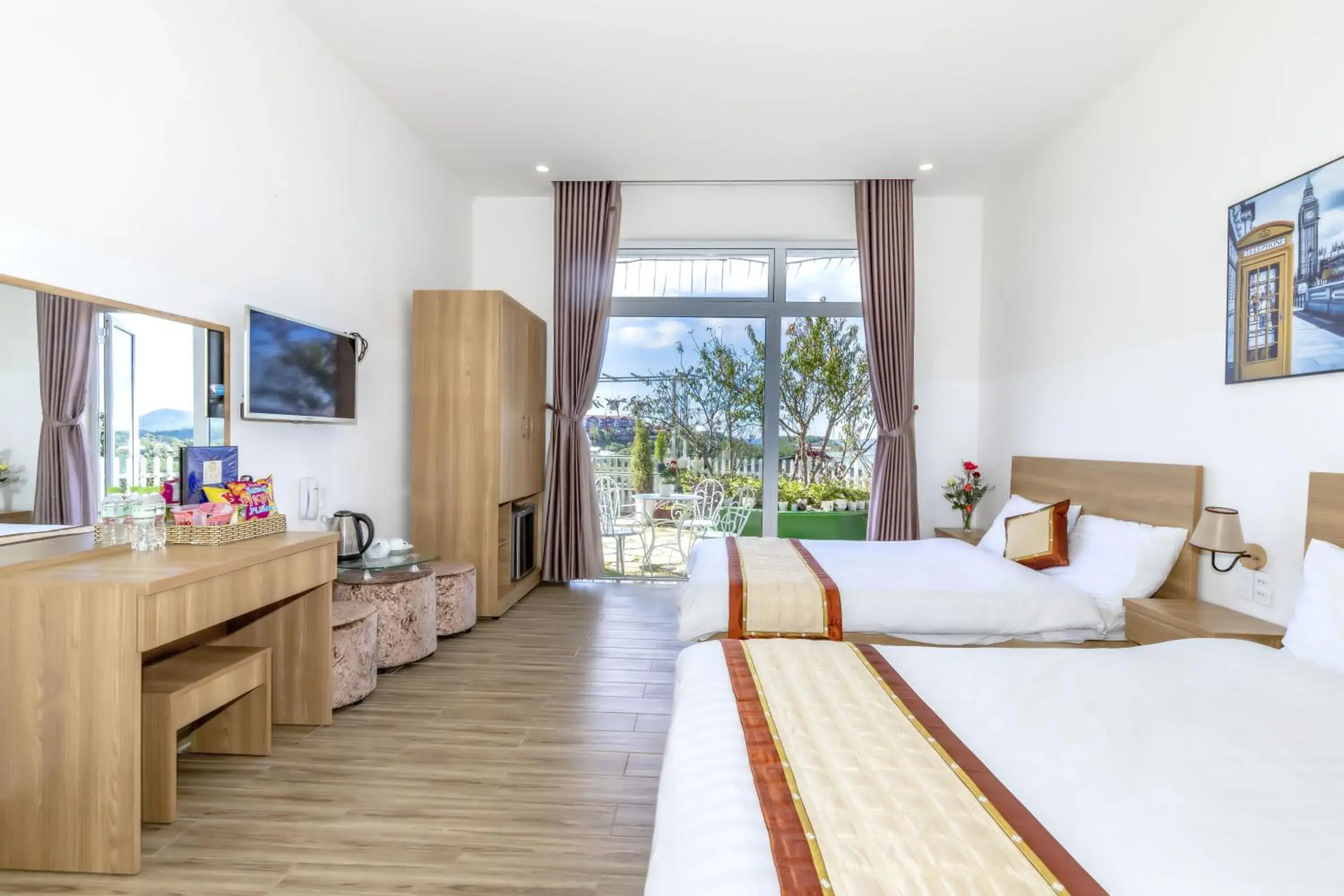 Photo of the whole room, Bed in Lacami Dalat Hotel Photo of the whole room, Bed in Lacami Dalat Hotel