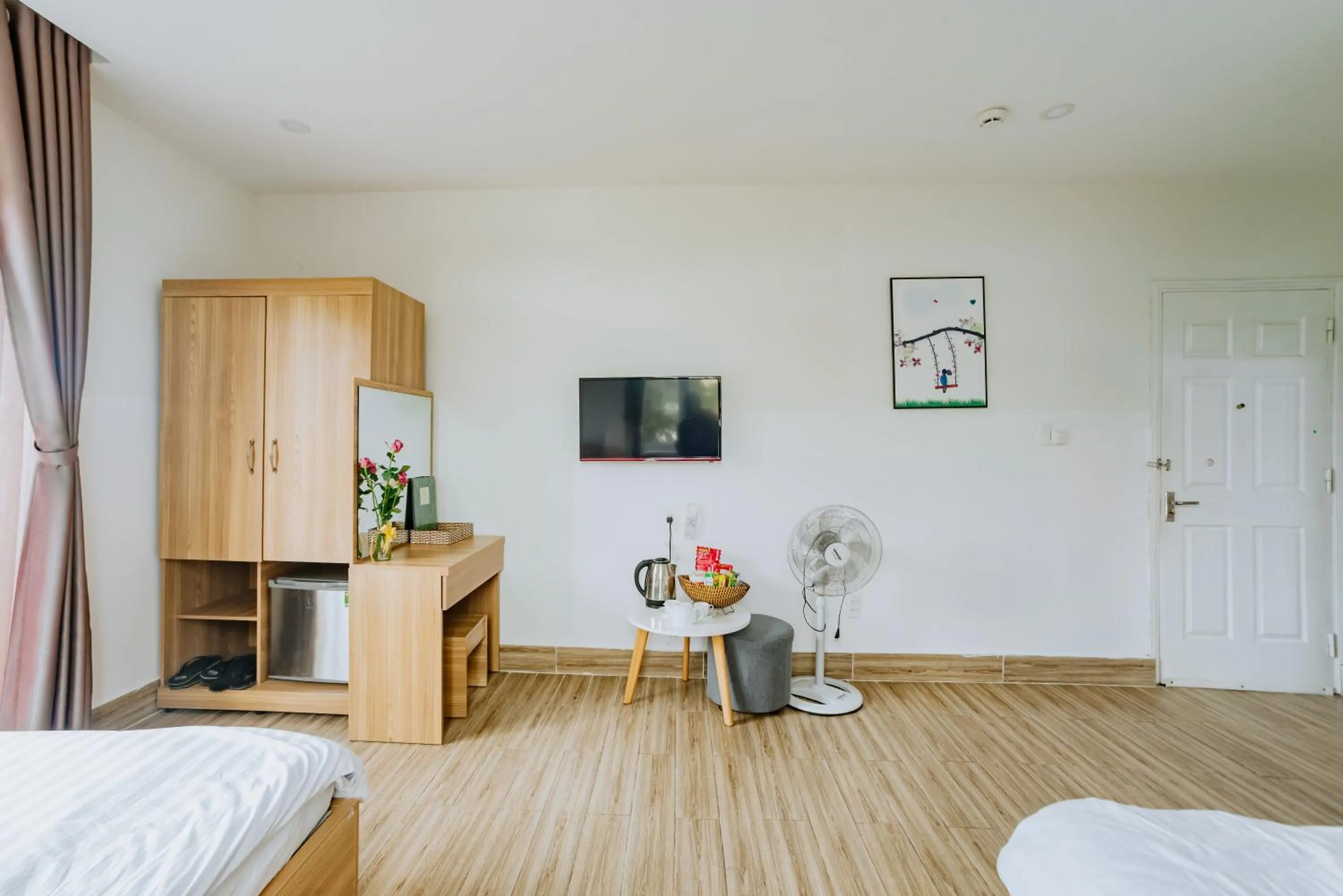 hair dresser, Bed in Lacami Dalat Hotel