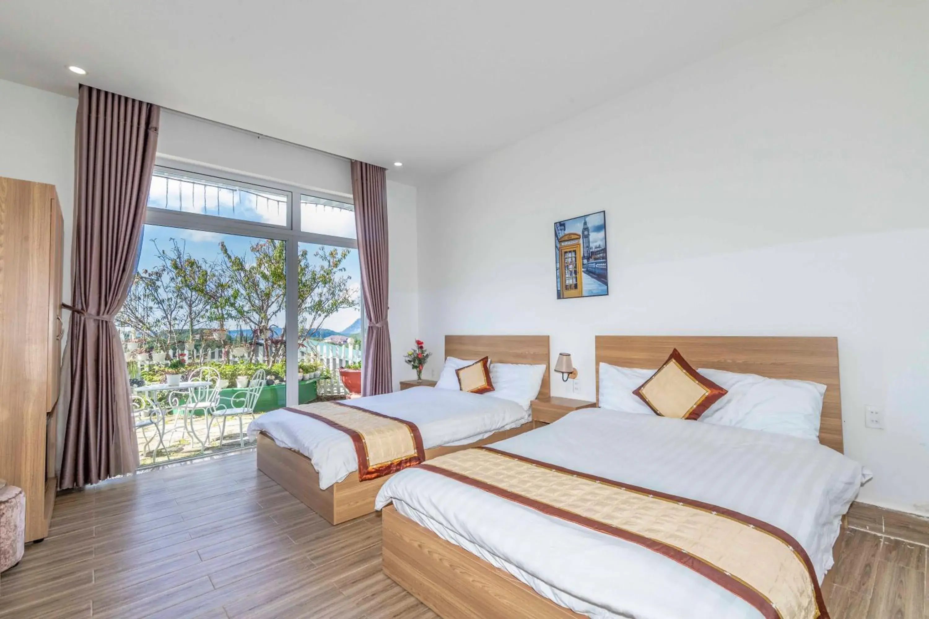 Photo of the whole room, Bed in Lacami Dalat Hotel Photo of the whole room, Bed in Lacami Dalat Hotel