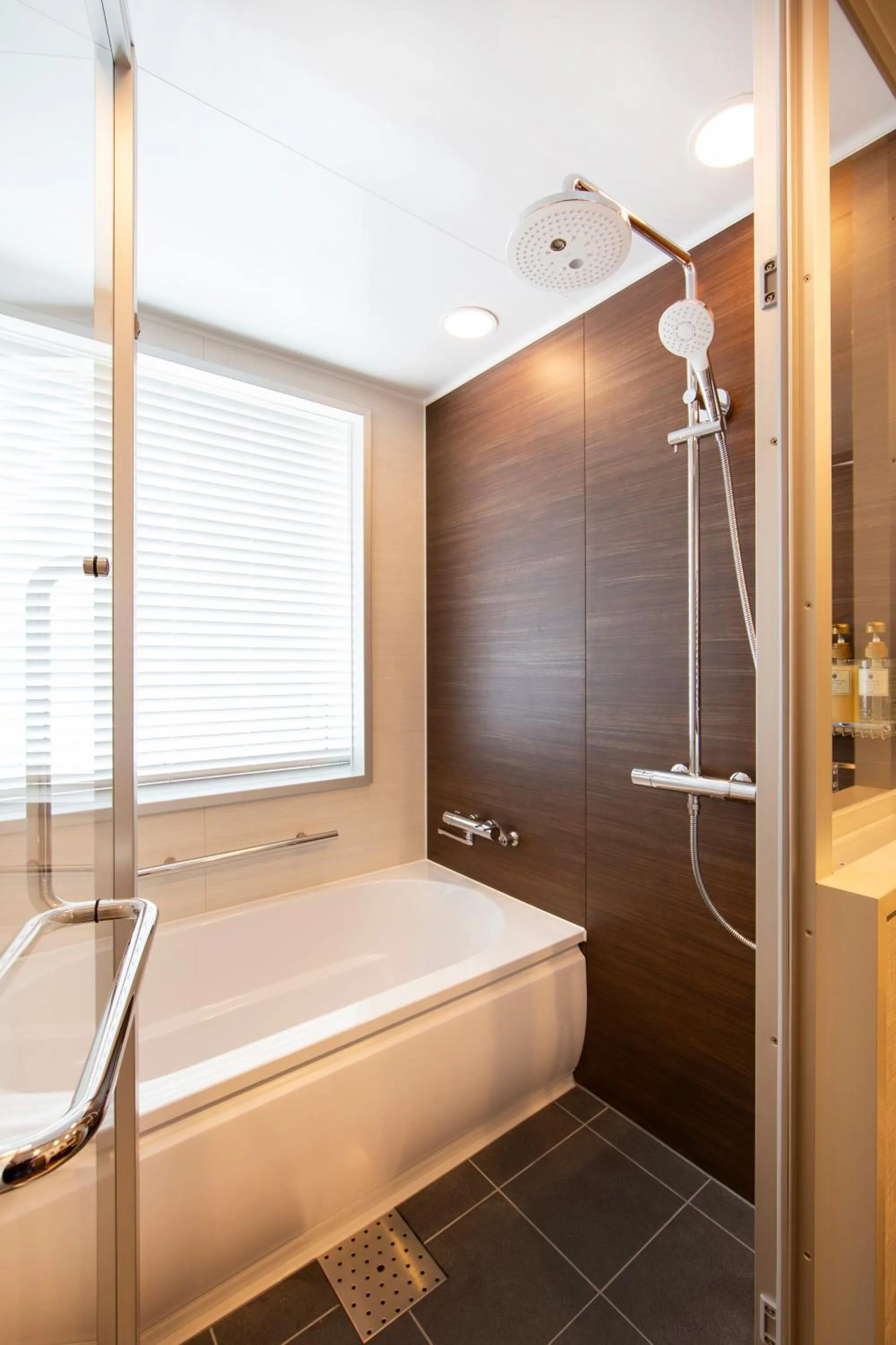 Bathroom in karaksa hotel grande Shin-Osaka Tower