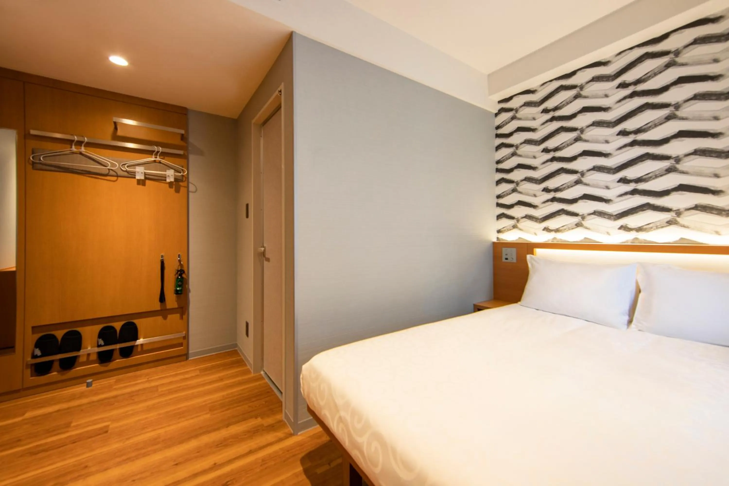 Photo of the whole room, Bed in karaksa hotel grande Shin-Osaka Tower
