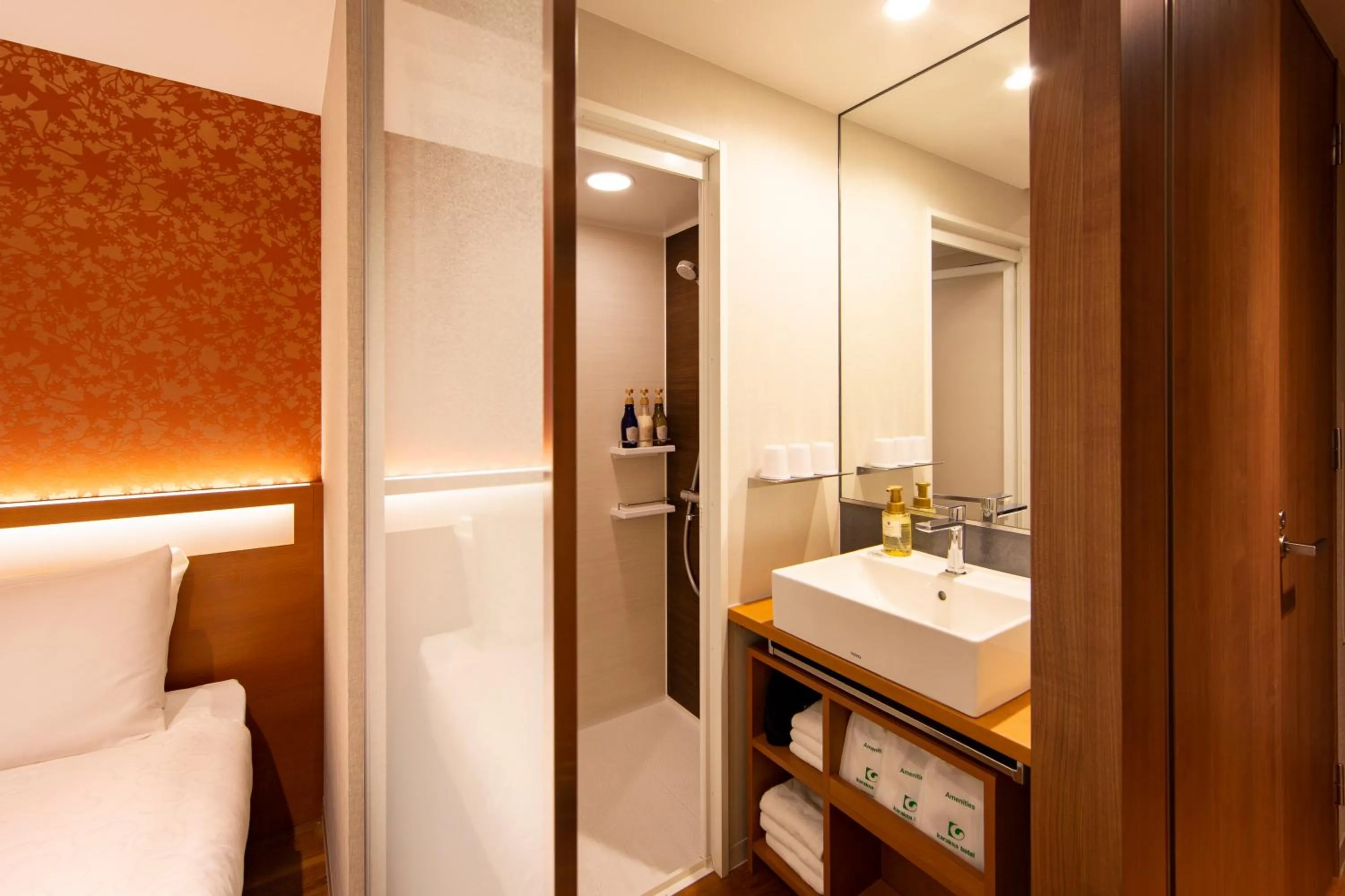 Bathroom, Bed in karaksa hotel grande Shin-Osaka Tower