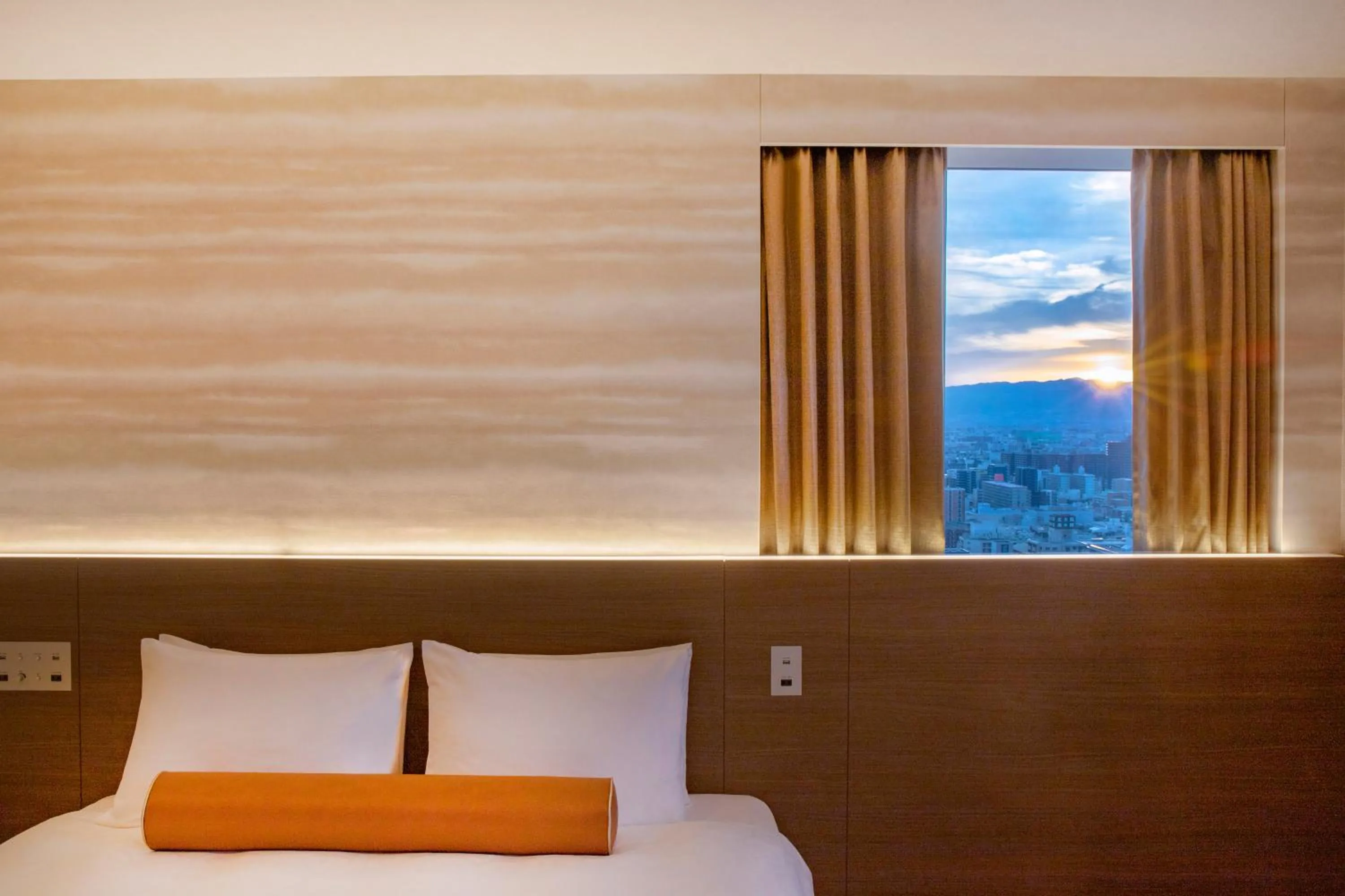 Photo of the whole room, Bed in karaksa hotel grande Shin-Osaka Tower