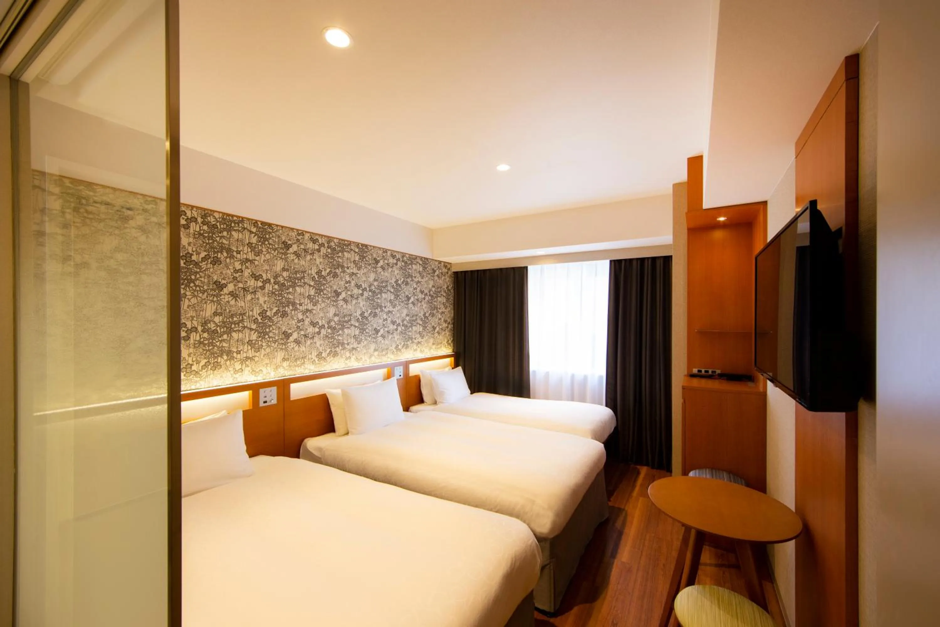 Bed in karaksa hotel grande Shin-Osaka Tower