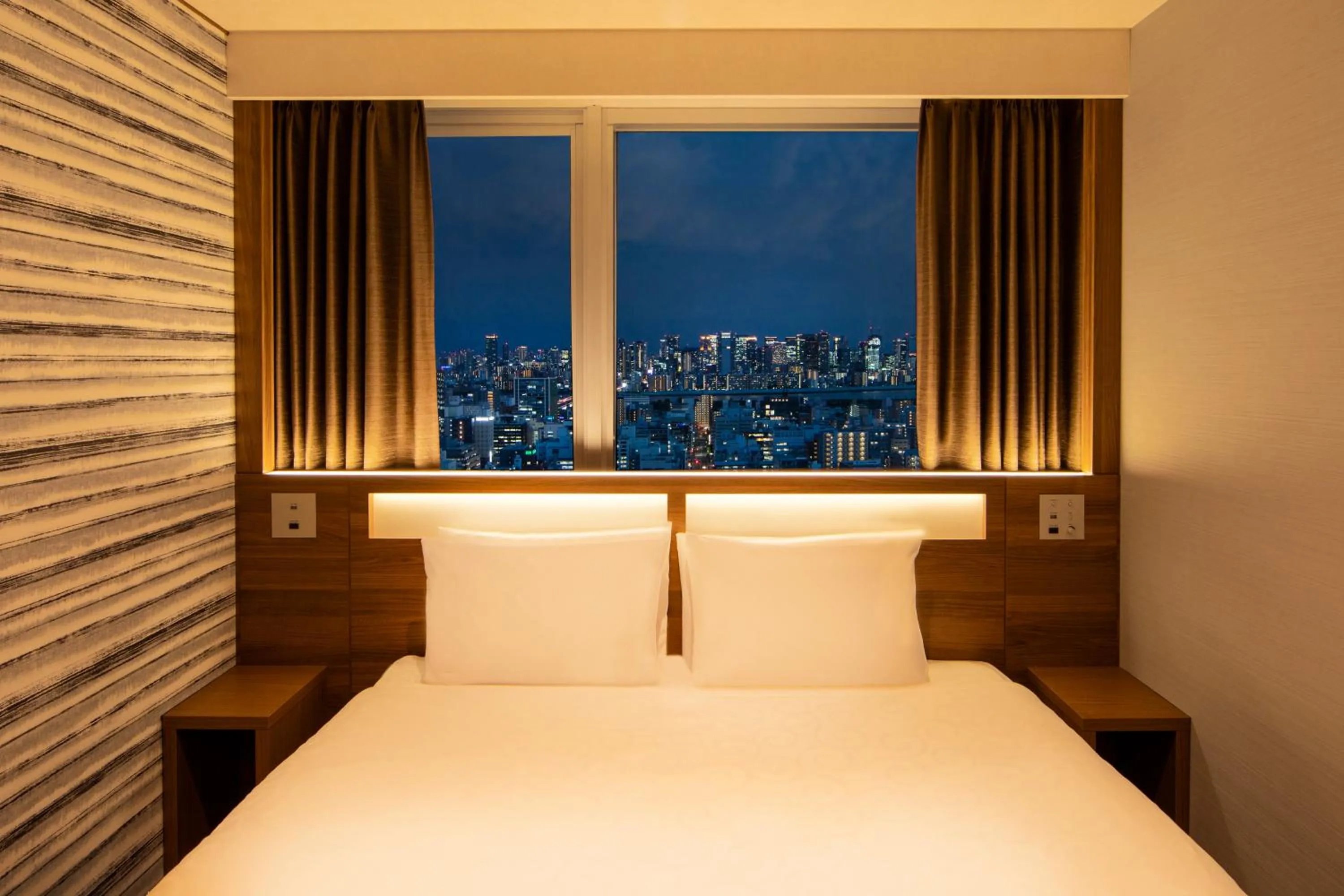 Photo of the whole room, Bed in karaksa hotel grande Shin-Osaka Tower