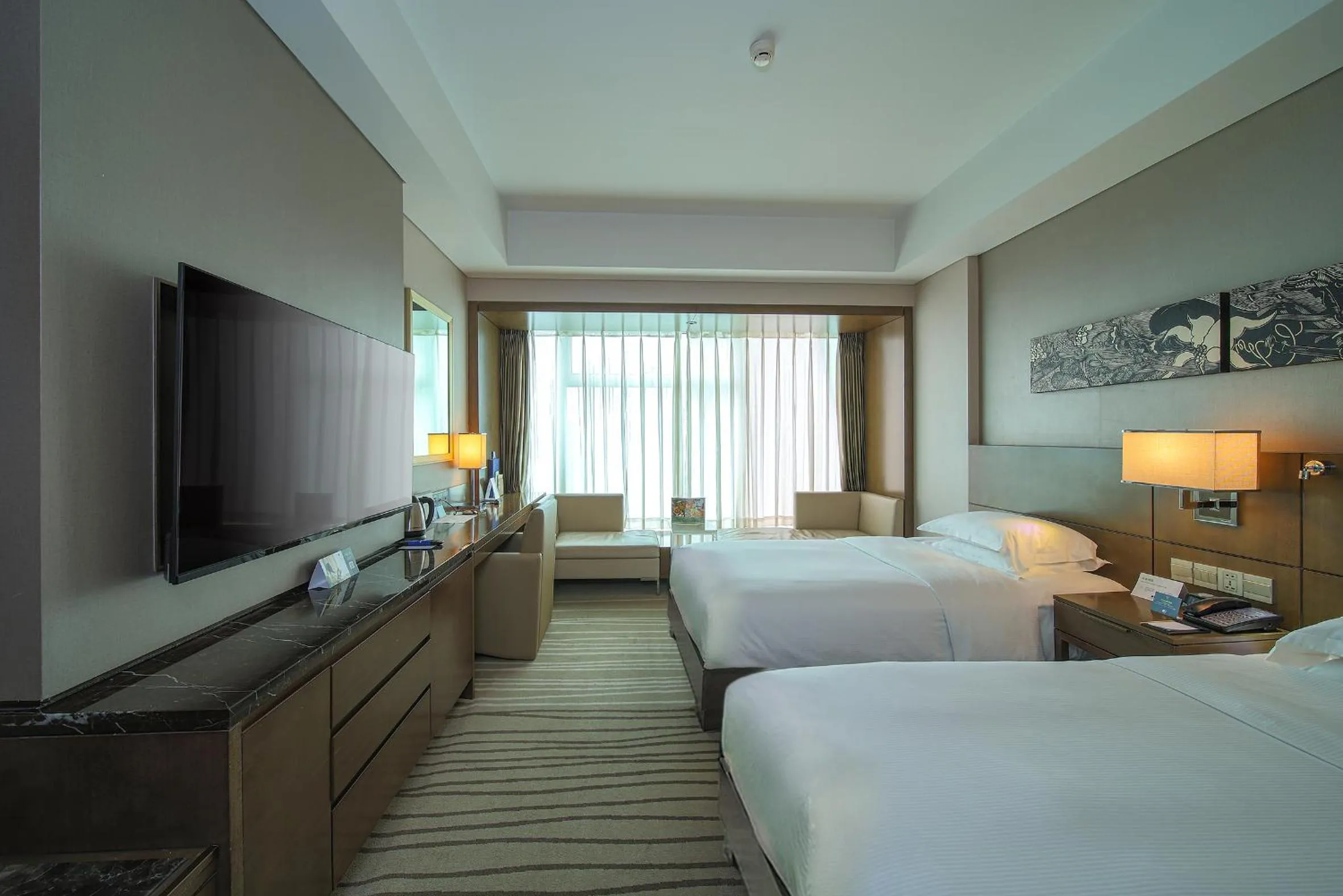 Photo of the whole room, Bed in DoubleTree by Hilton Beijing