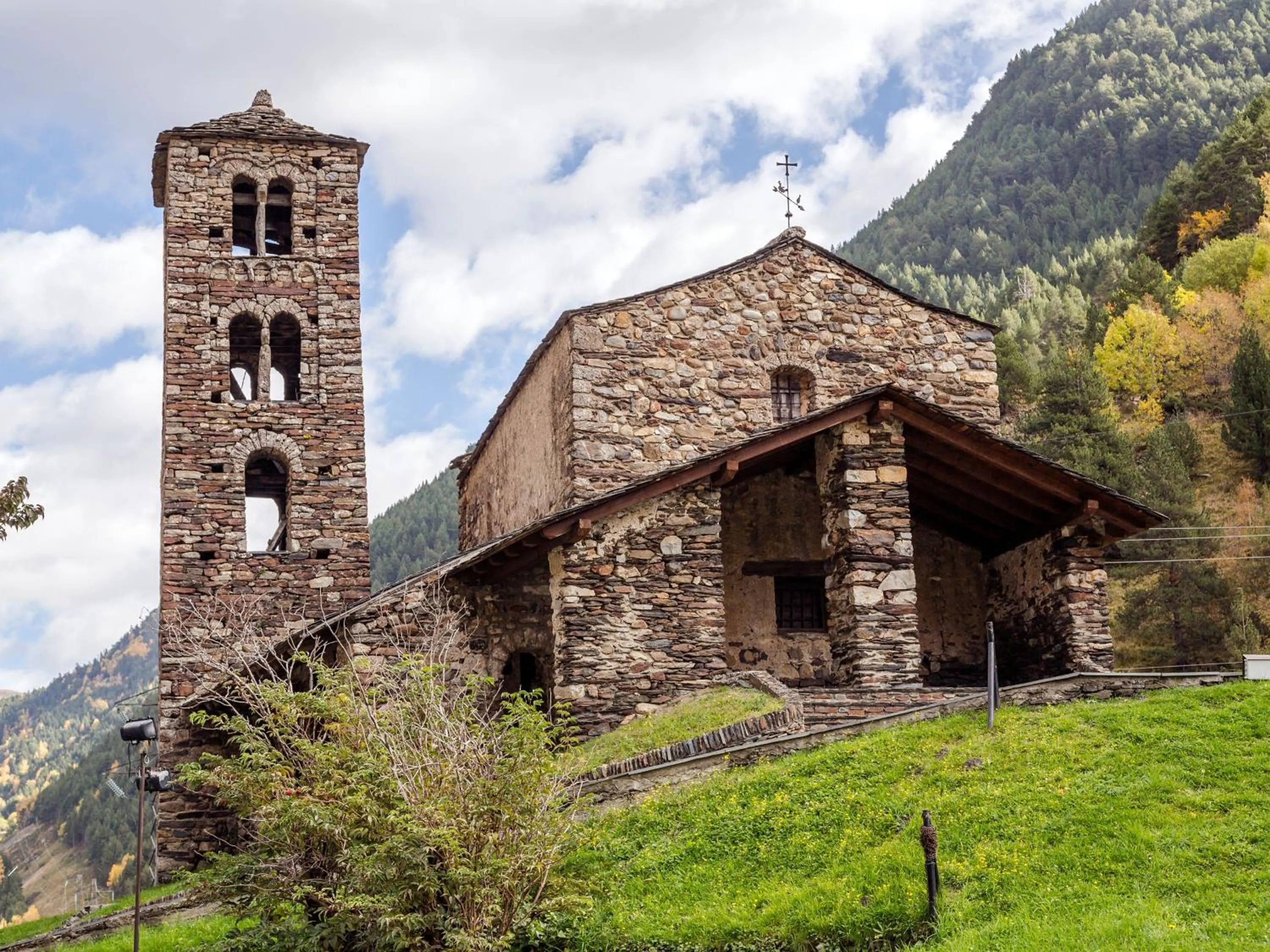 Nearby landmark in Apartamentos Canillo Ribagrossa 3000