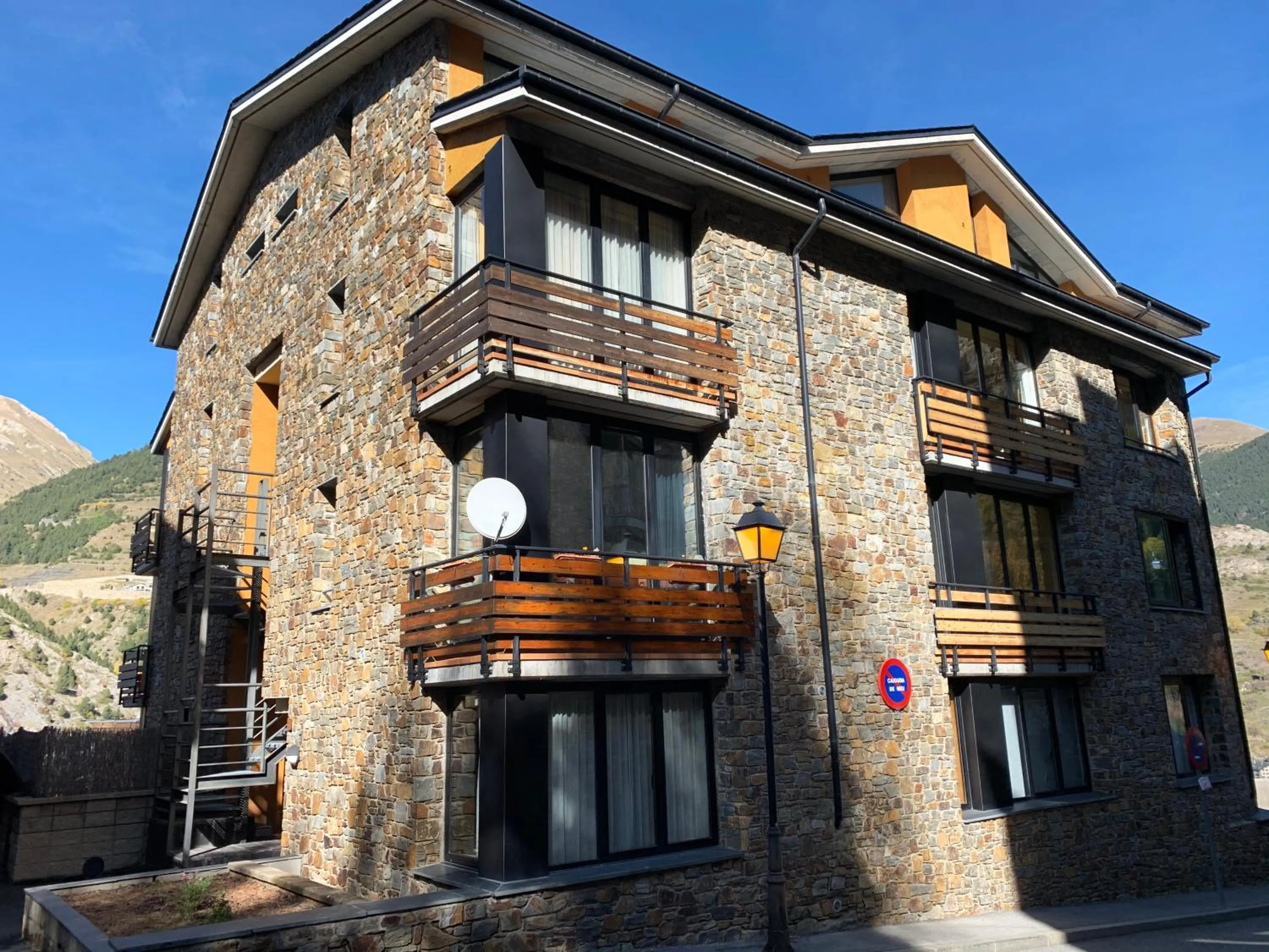 Property building in Apartamentos Canillo Ribagrossa 3000