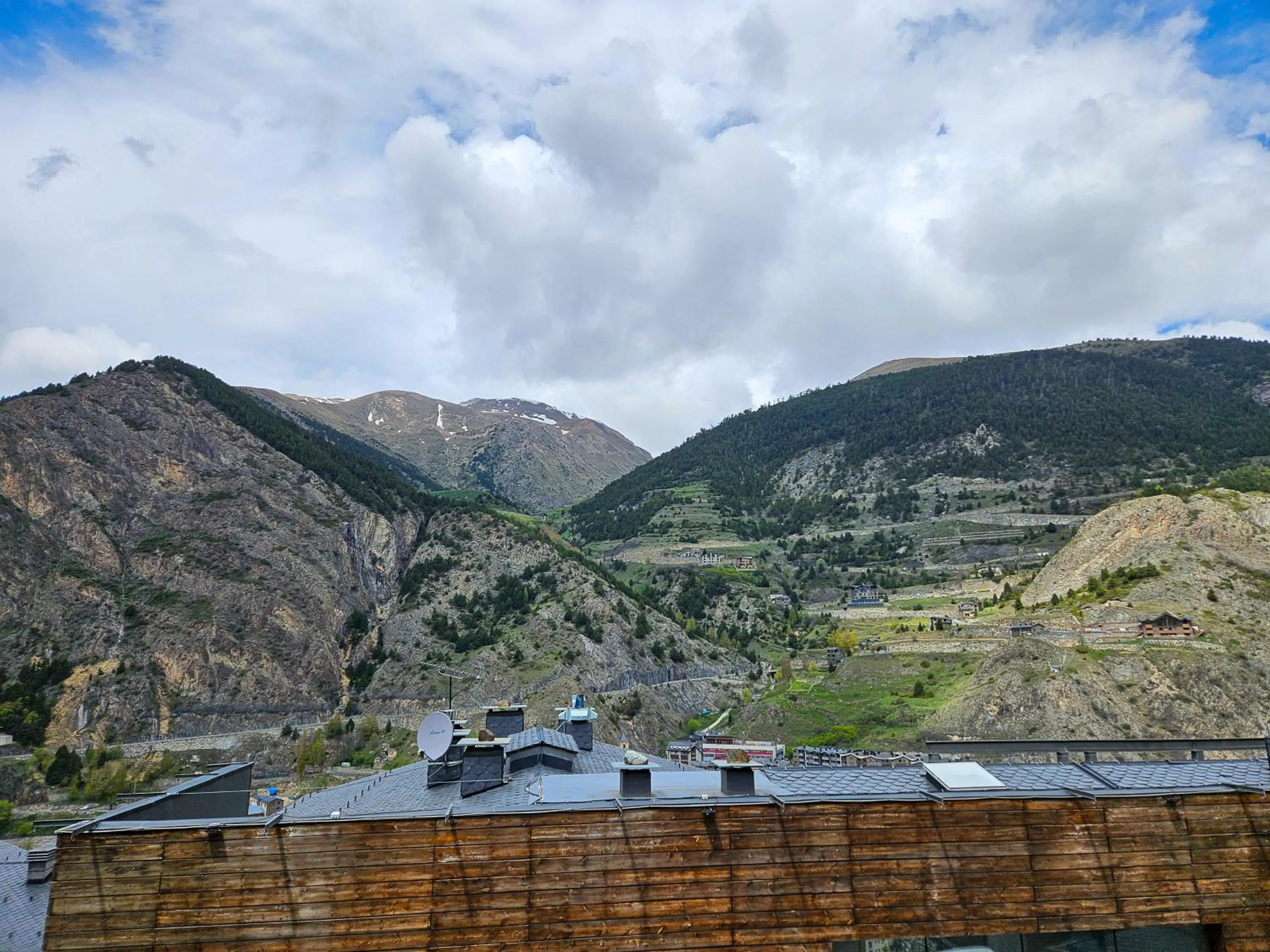 Mountain view in Apartamentos Canillo Ribagrossa 3000