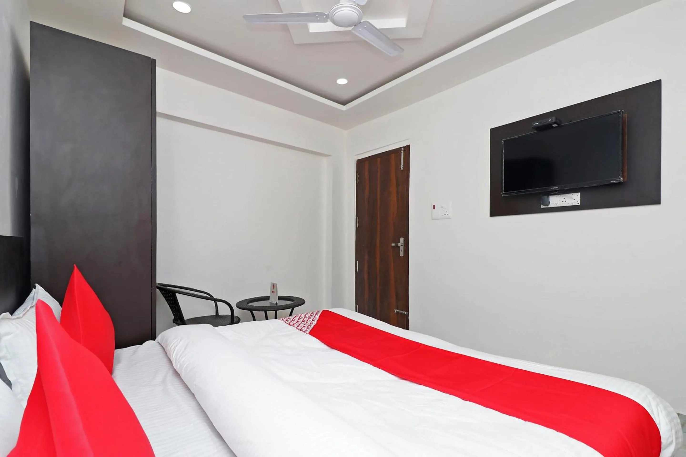 Lobby or reception, Bed in Super Hotel O R.c. Residency