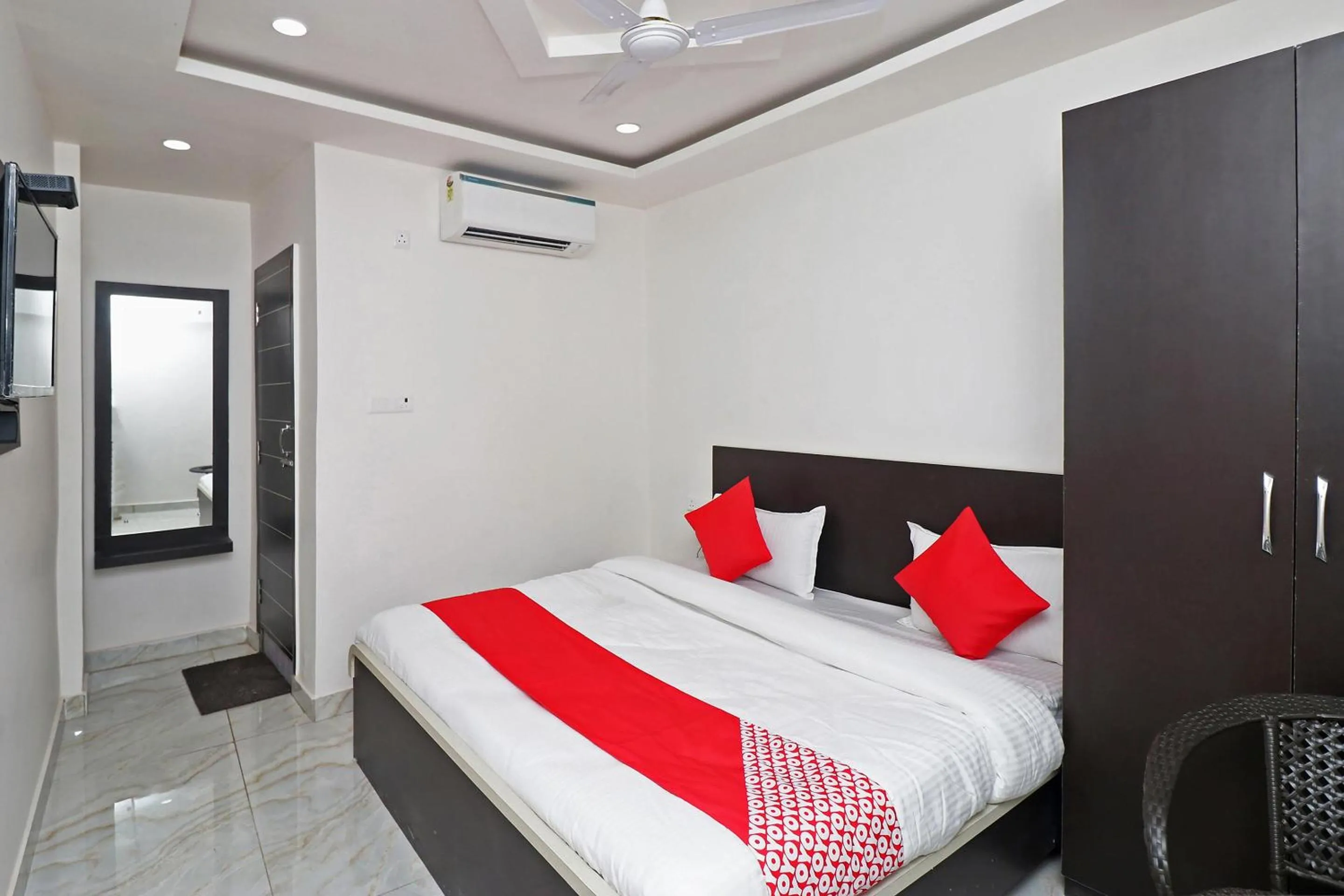 Bedroom, Bed in Super Hotel O R.c. Residency