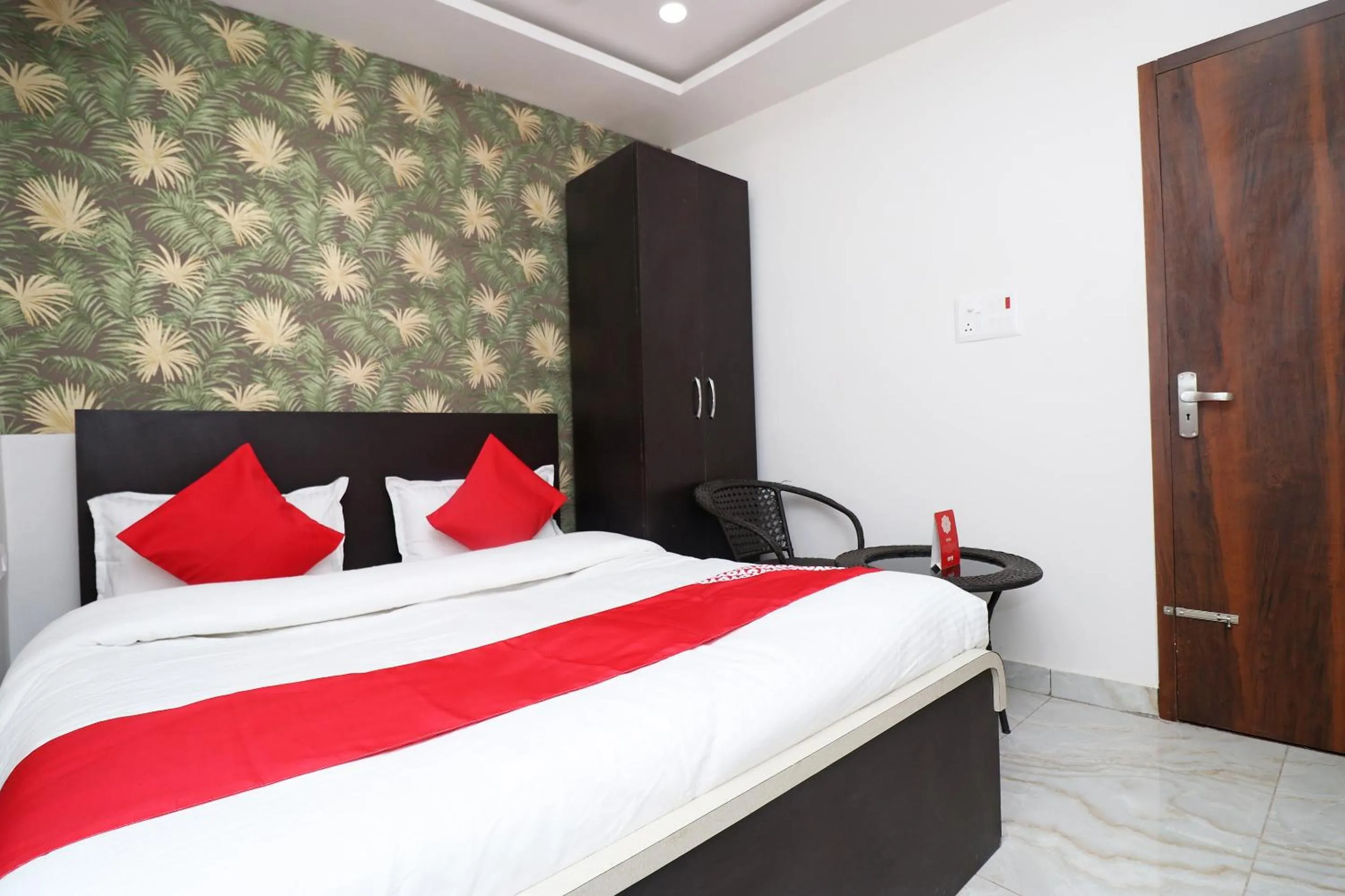 Facade/entrance, Bed in Super Hotel O R.c. Residency