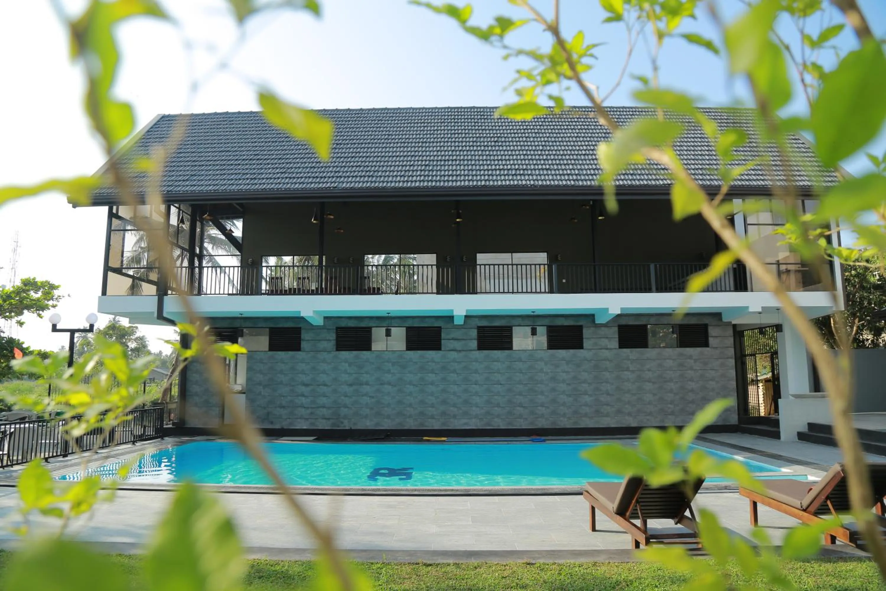 Restaurant/places to eat in 3R Resort