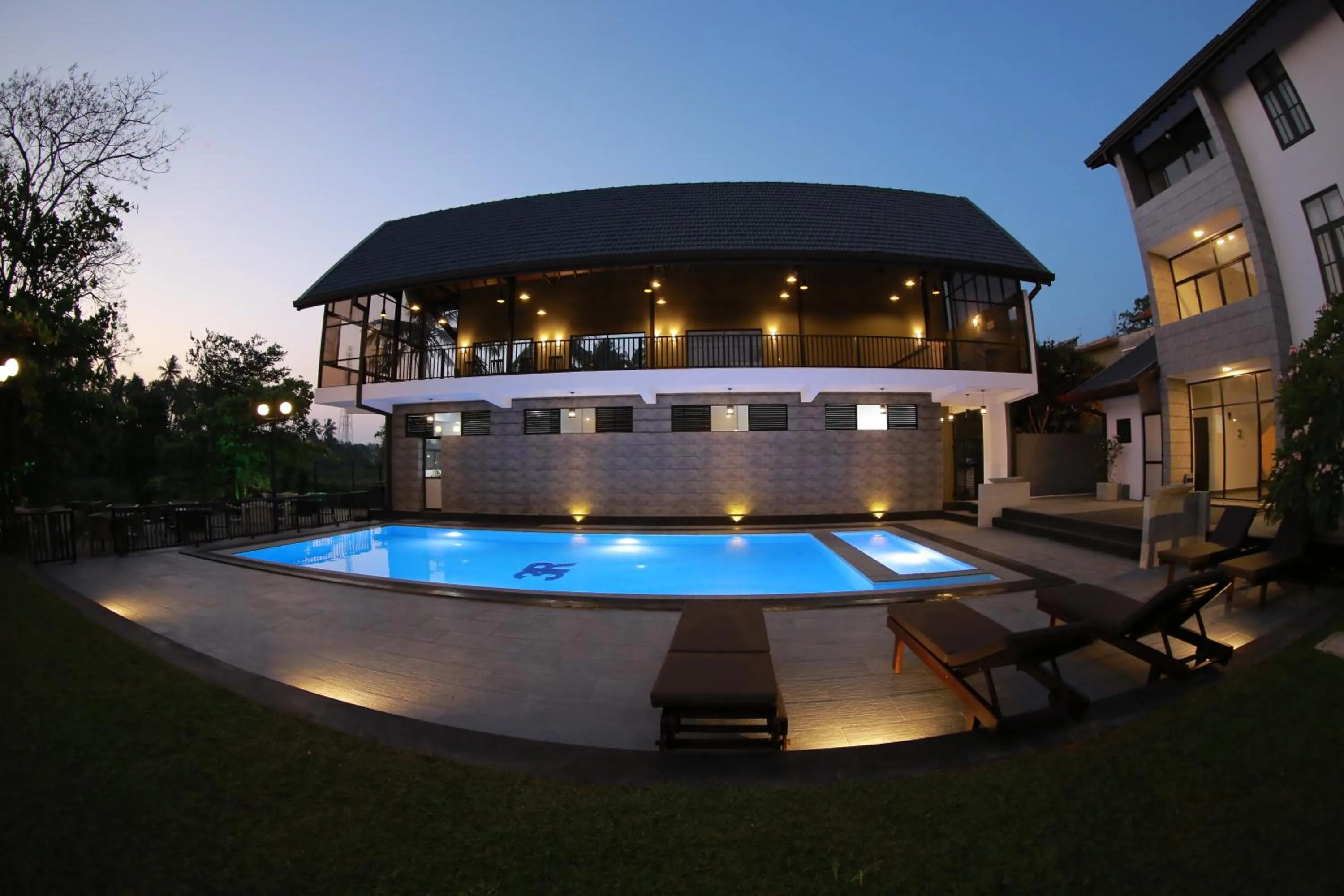 Restaurant/places to eat in 3R Resort