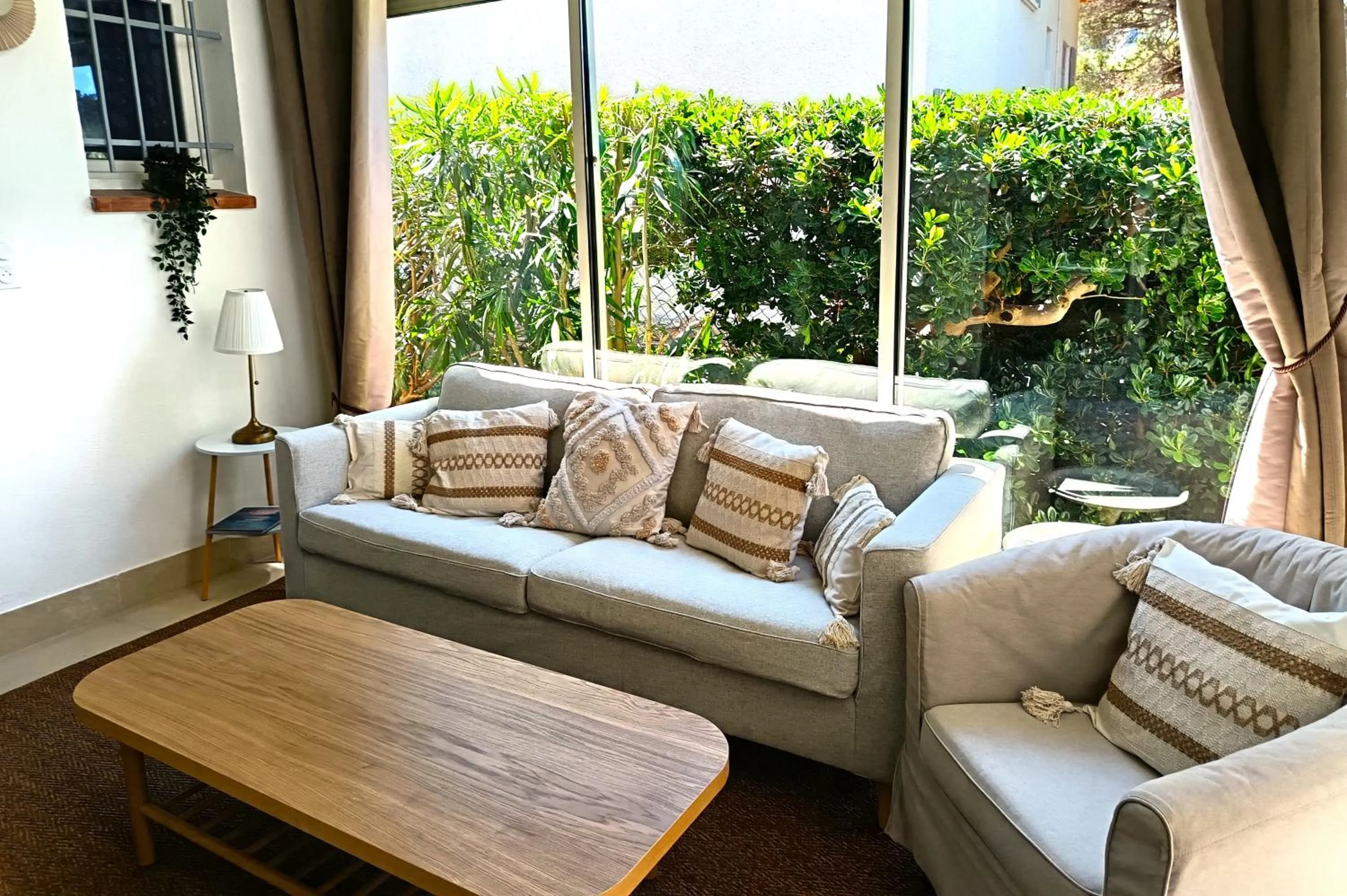 Seating area in Hôtel Le Méditerranée