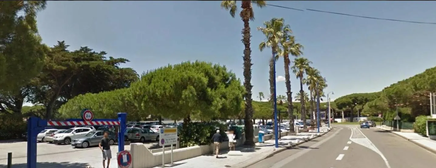 Parking in Hôtel Le Méditerranée