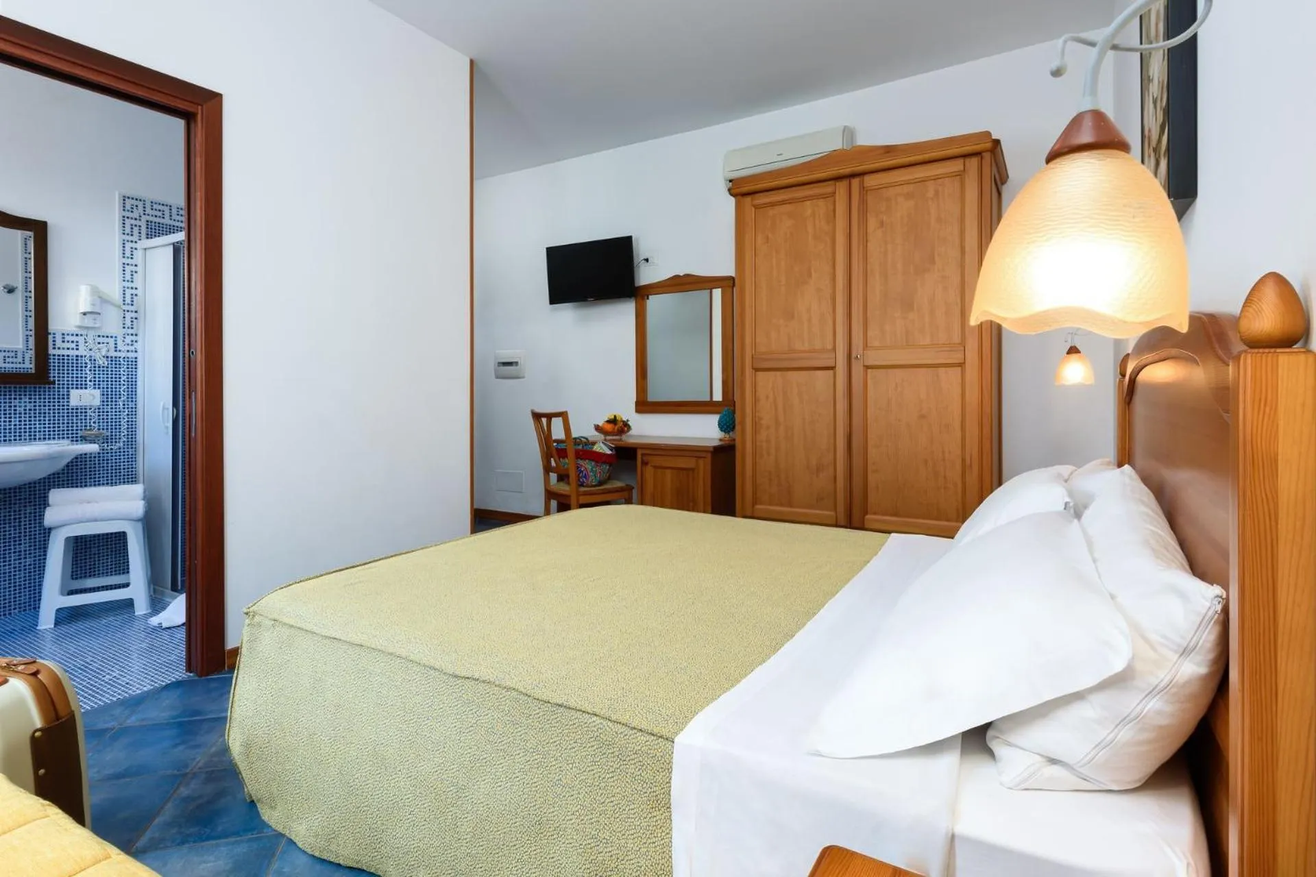Bed in La Meridiana Hotel