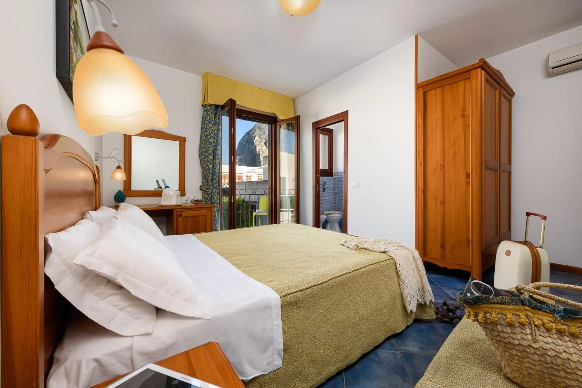 Photo of the whole room, Bed in La Meridiana Hotel