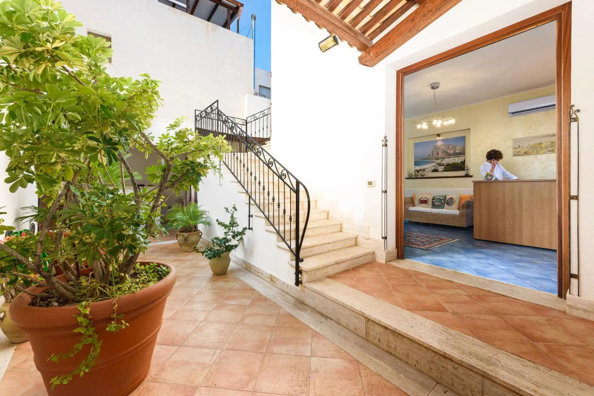 Facade/entrance in La Meridiana Hotel