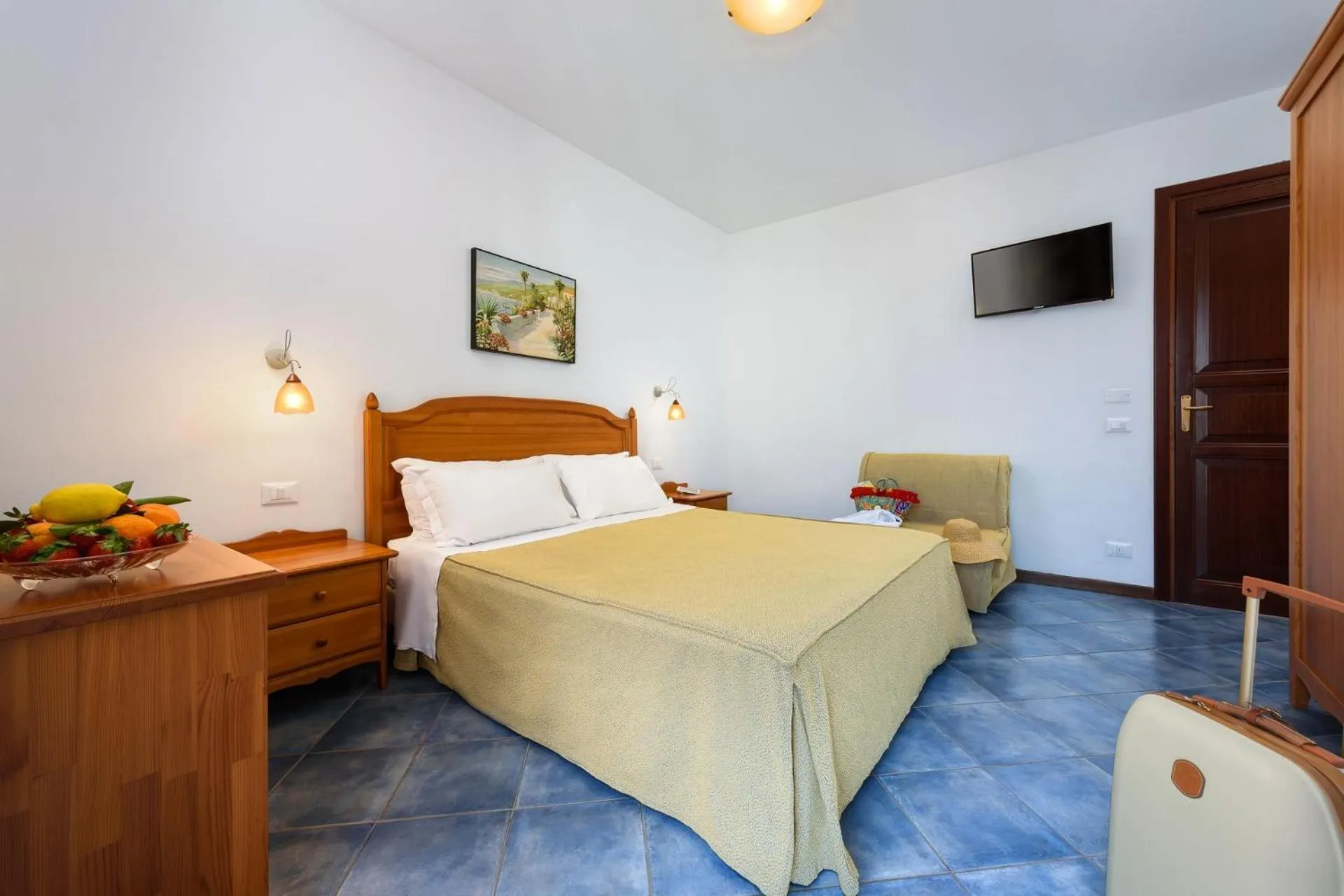 TV and multimedia, Bed in La Meridiana Hotel