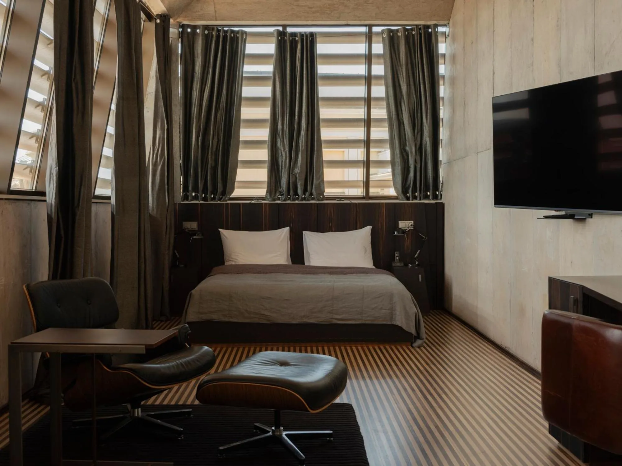 Bed in Hotel Monopol