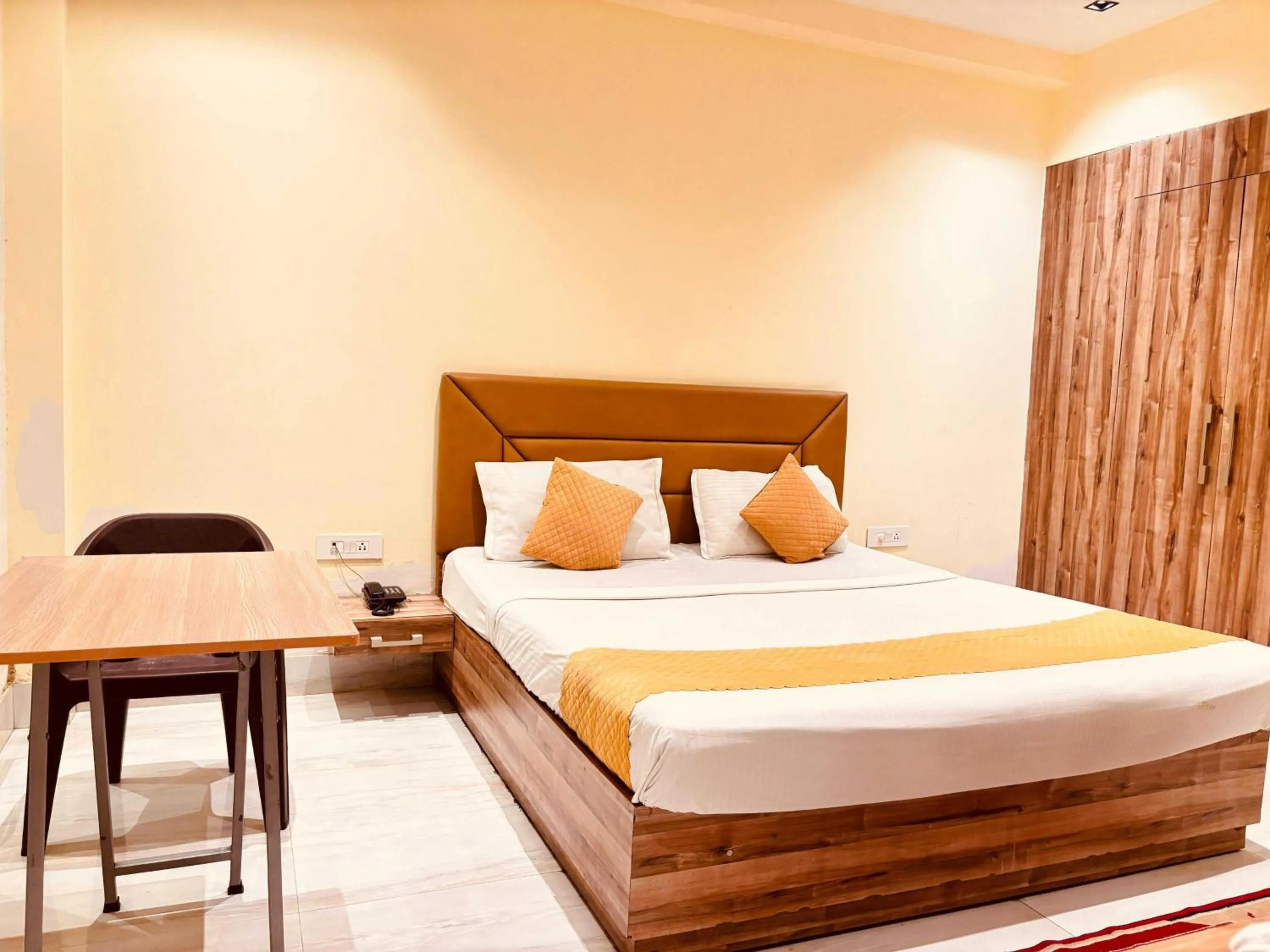 Bedroom, Bed in Hotel O Brent wood