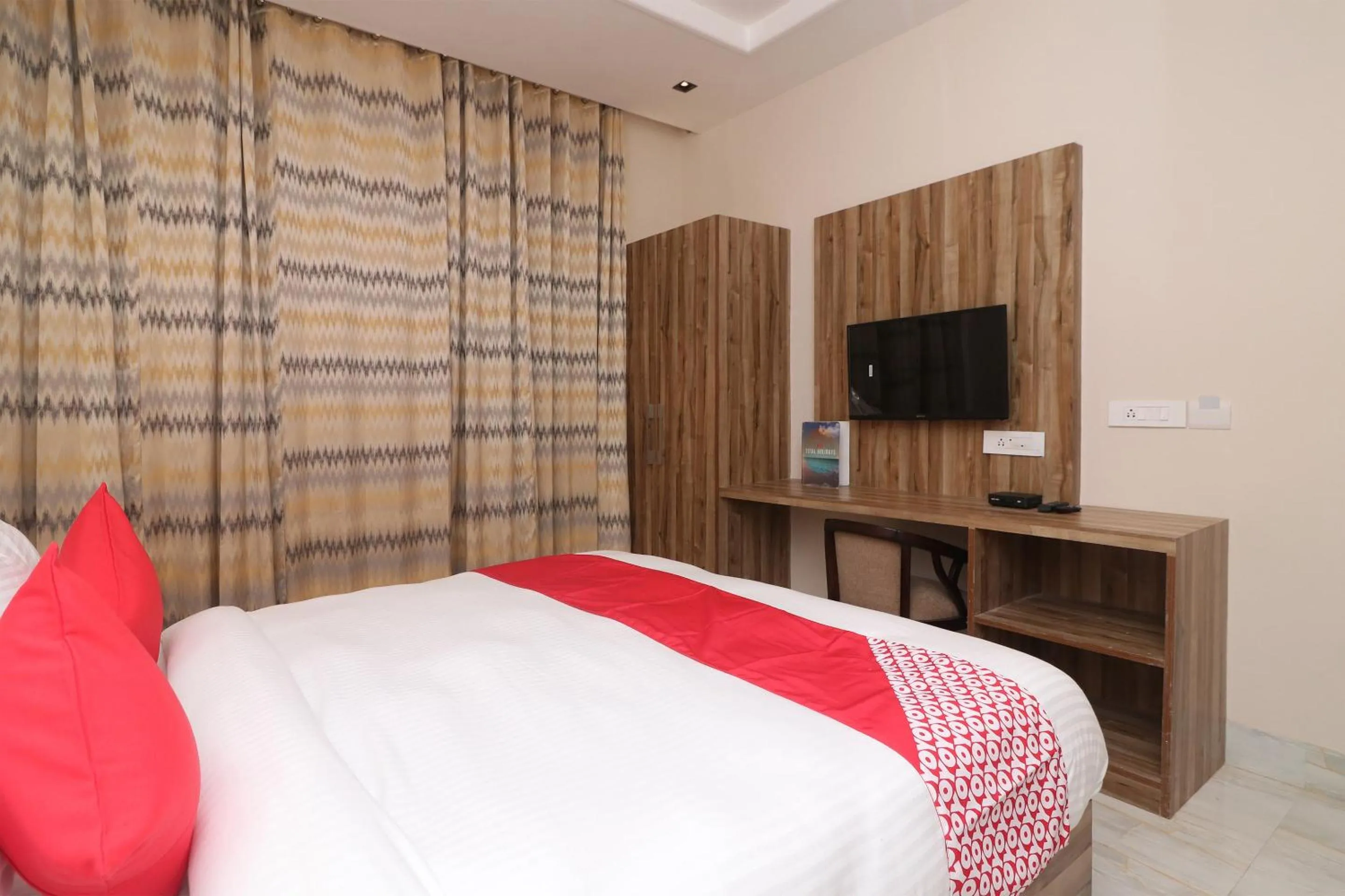 Lobby or reception, Bed in Hotel O Brent wood