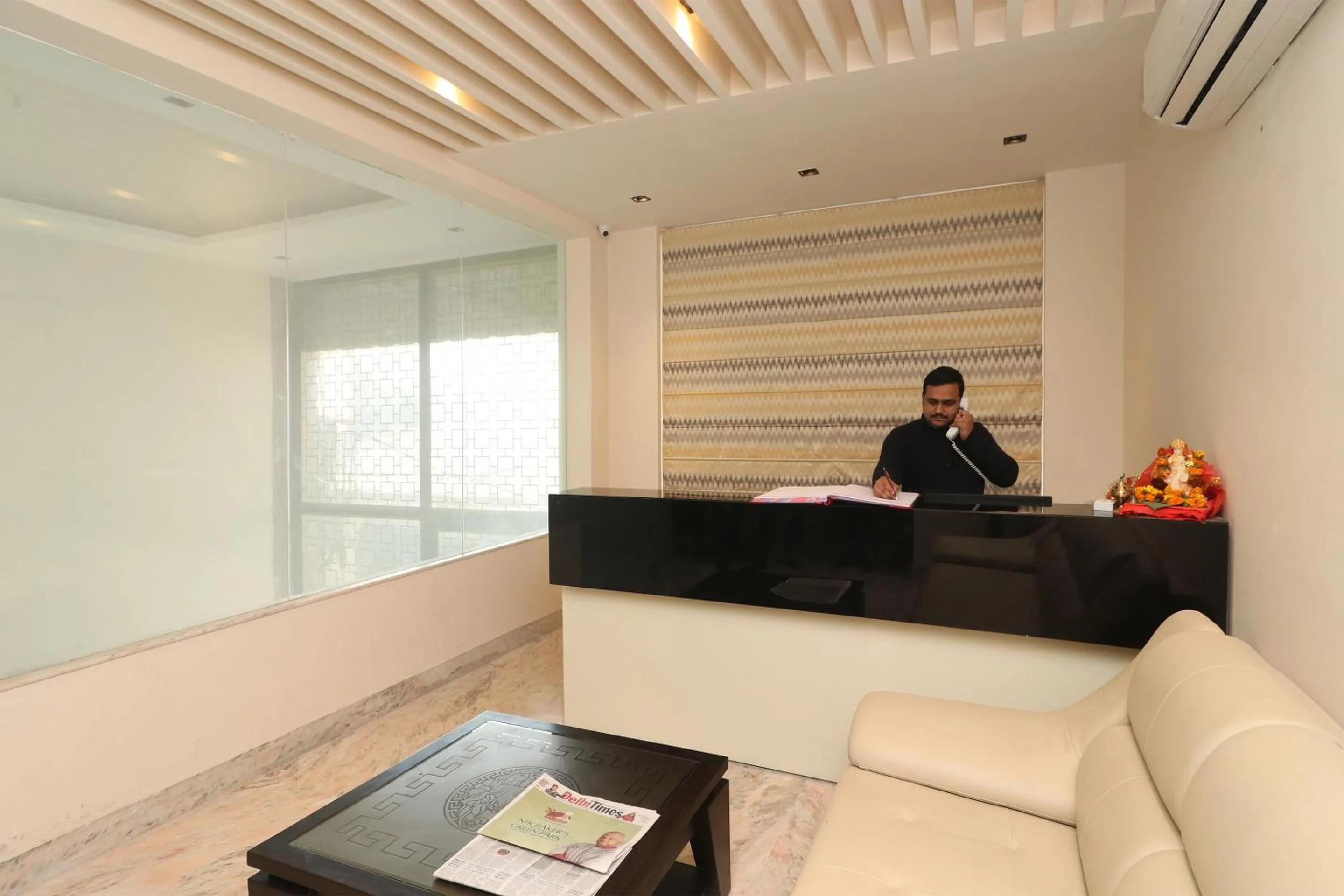 Lobby or reception in Hotel O Brent wood