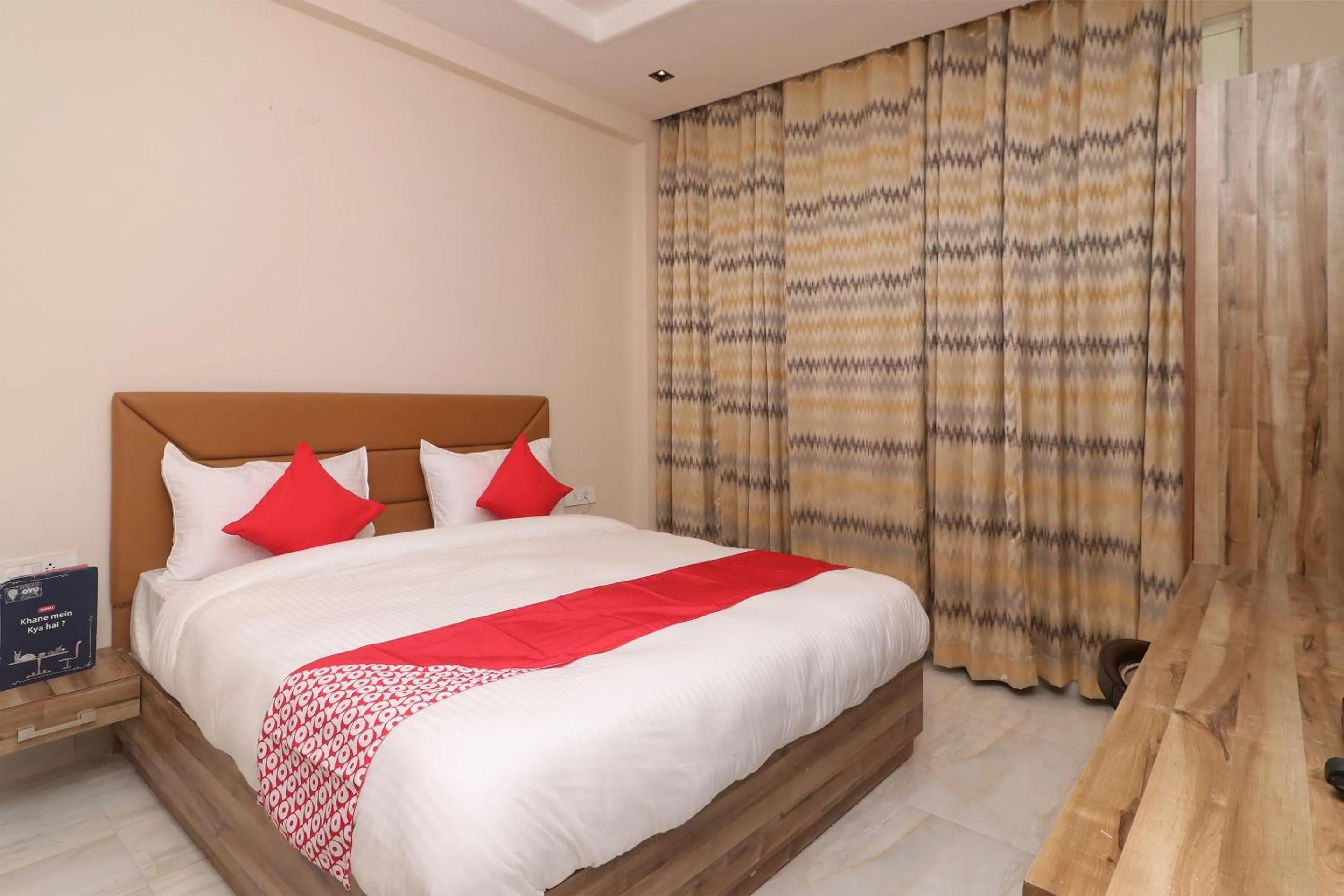 Bedroom, Bed in Hotel O Brent wood