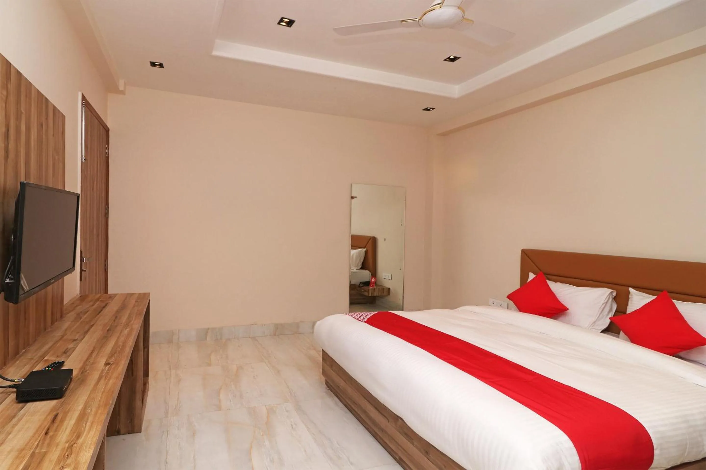 Lobby or reception, Bed in Hotel O Brent wood