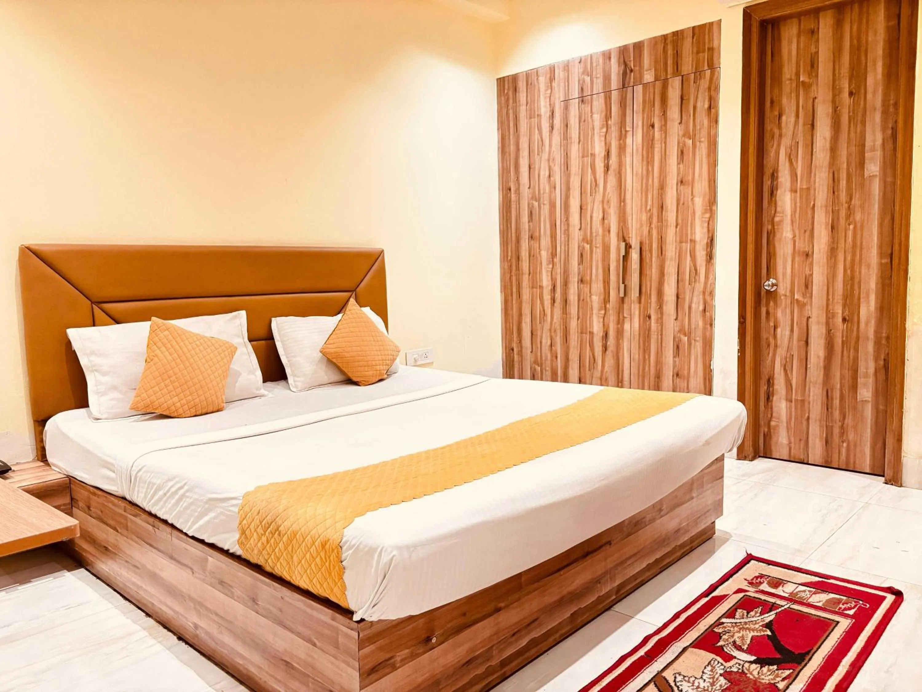 Bedroom, Bed in Hotel O Brent wood