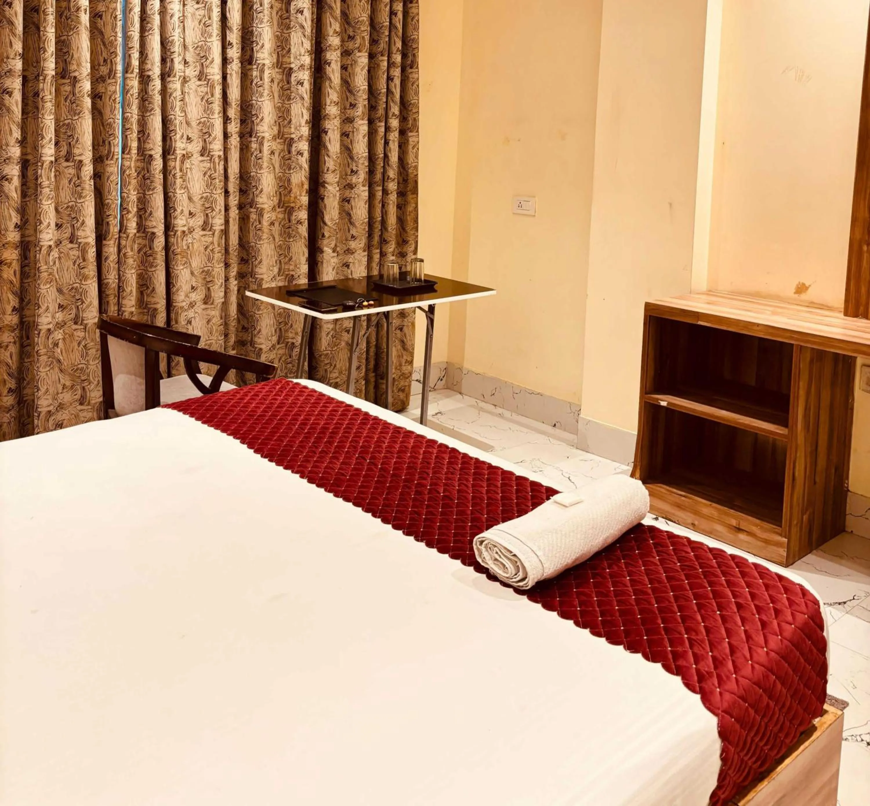 Bedroom, Bed in Hotel O Brent wood