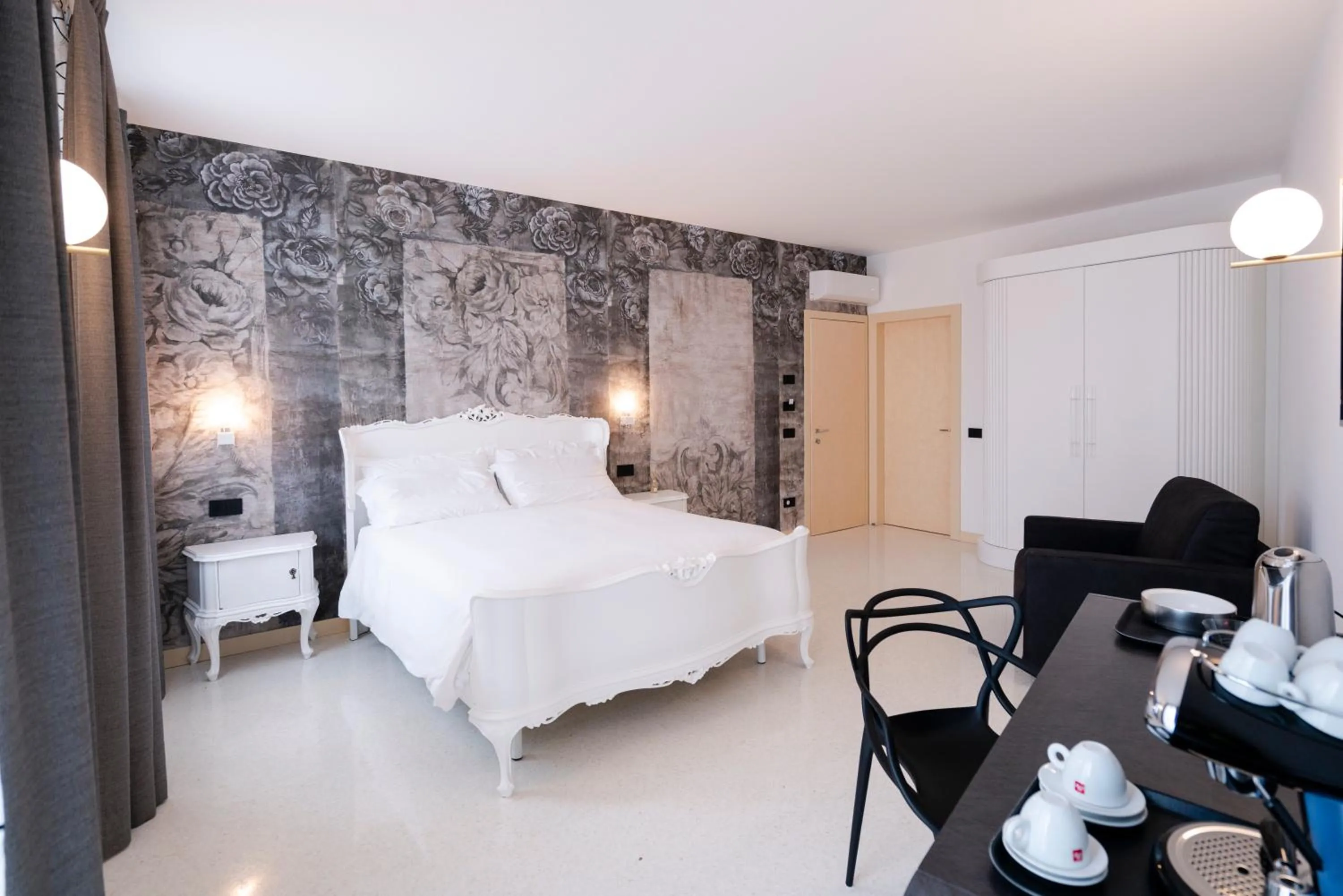 Photo of the whole room, Bed in Antica Pusterla Relais de Charme