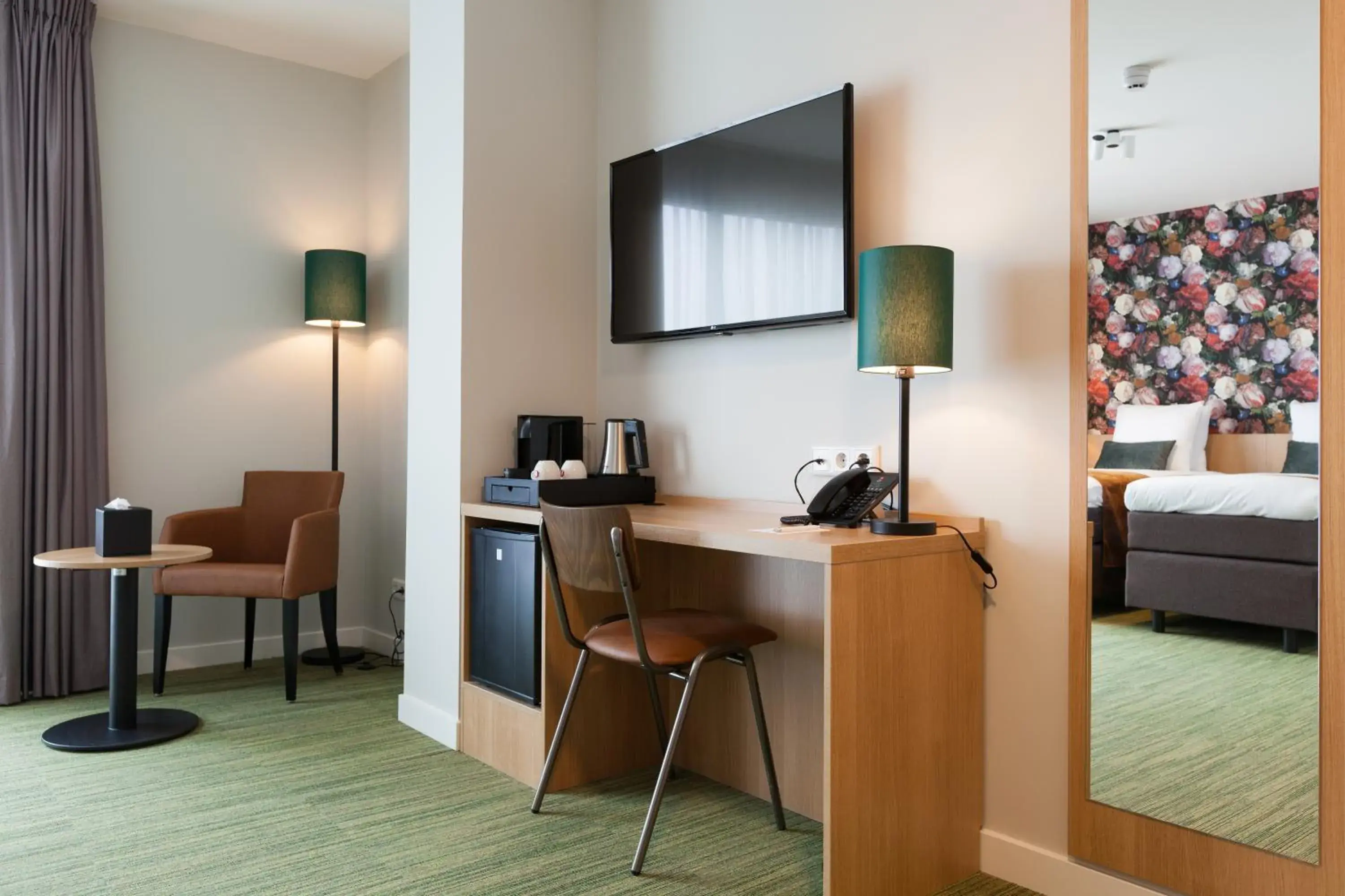 TV and multimedia, Bed in Best Western Plus Hotel Amstelveen TV and multimedia, Bed in Best Western Plus Hotel Amstelveen