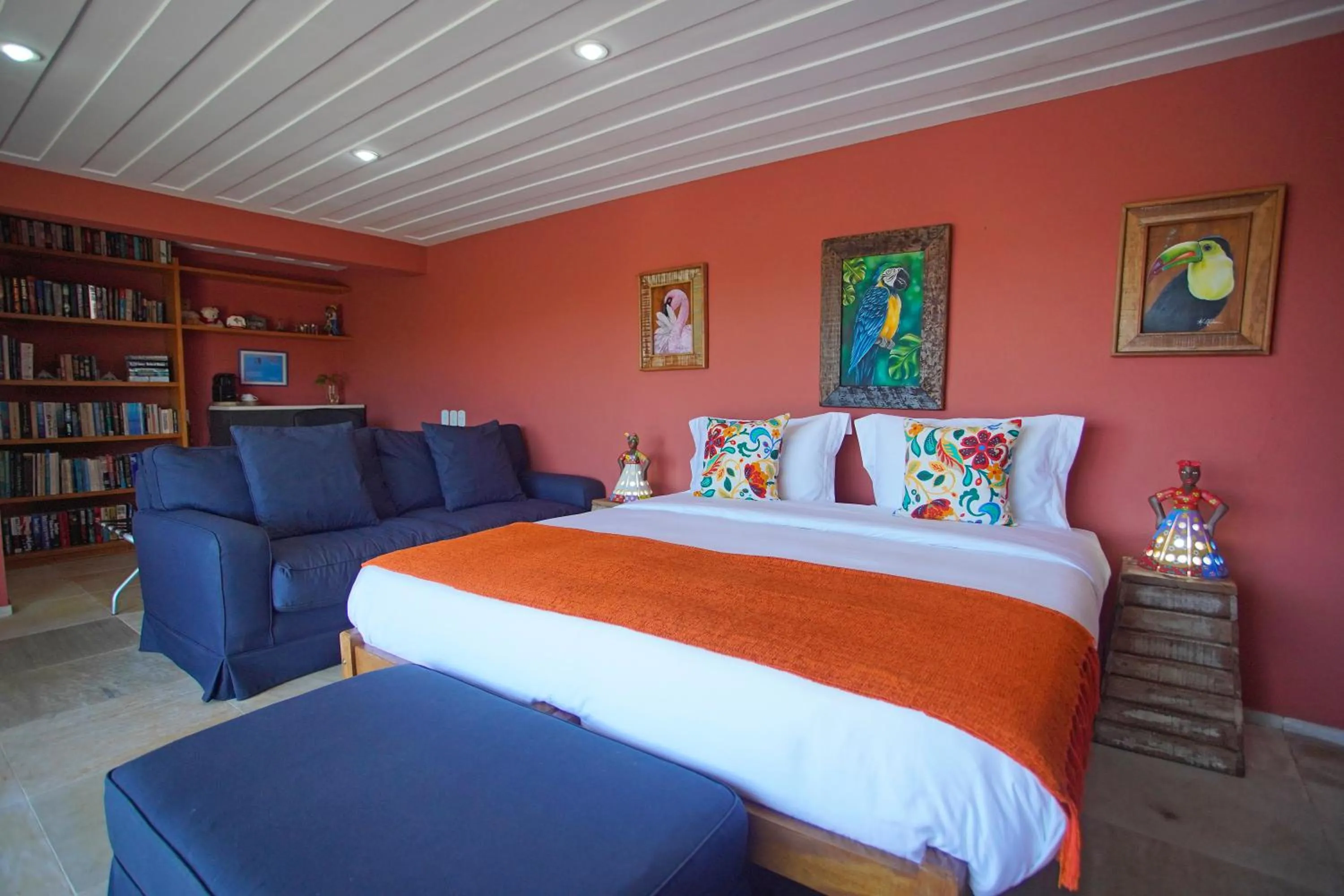 Bed in Cliffside Luxury Inn