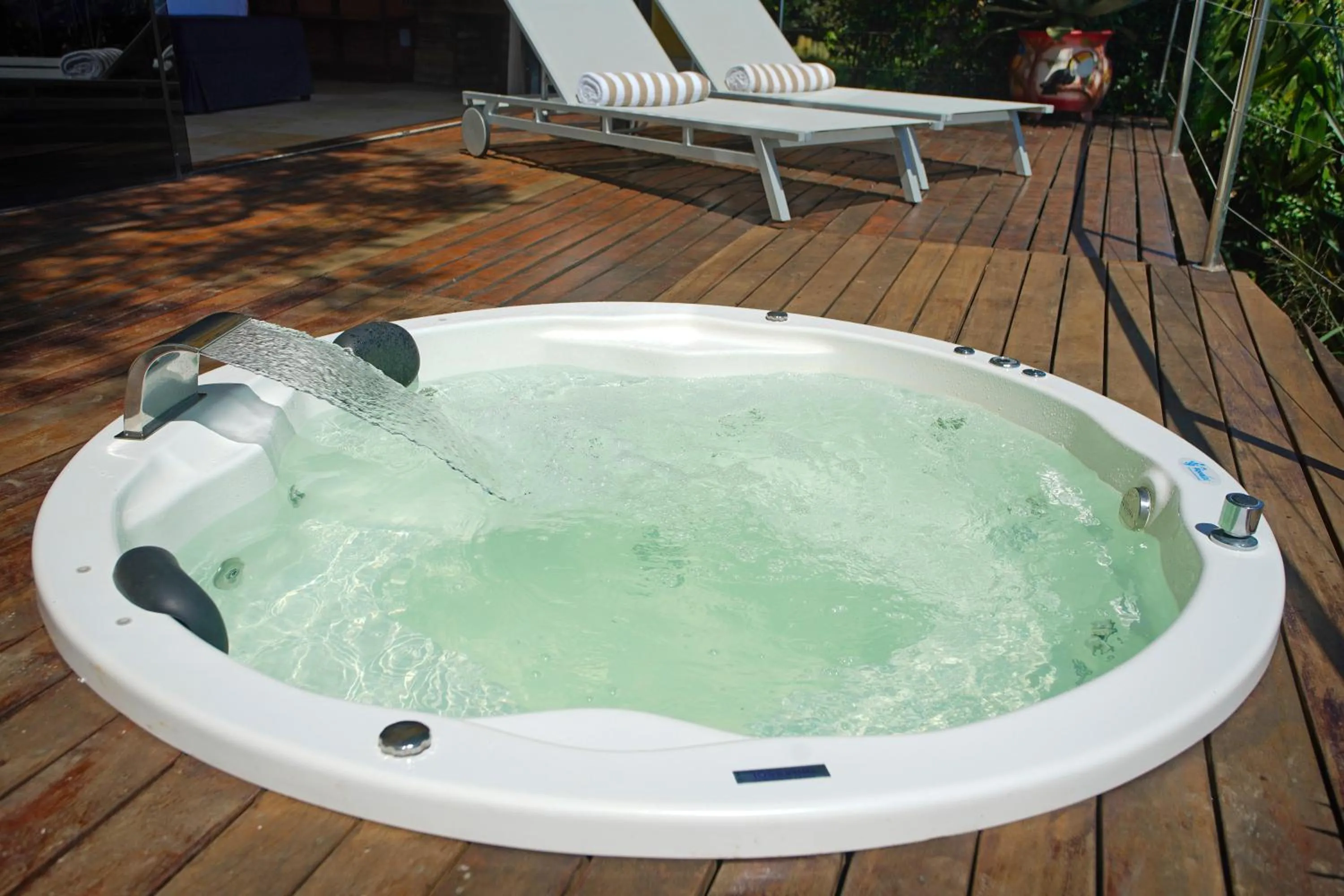 Hot Tub in Cliffside Luxury Inn