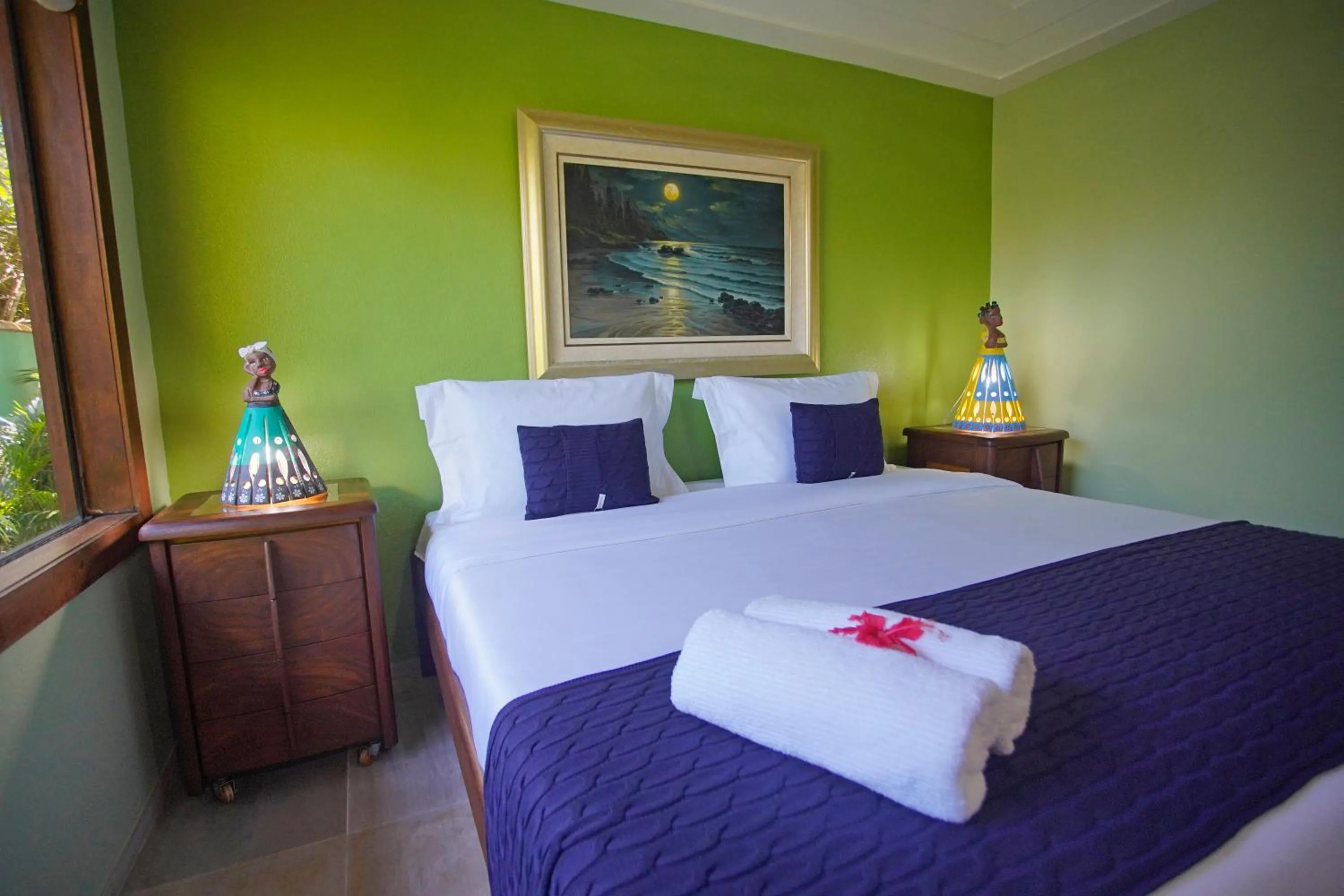 Bed in Cliffside Luxury Inn