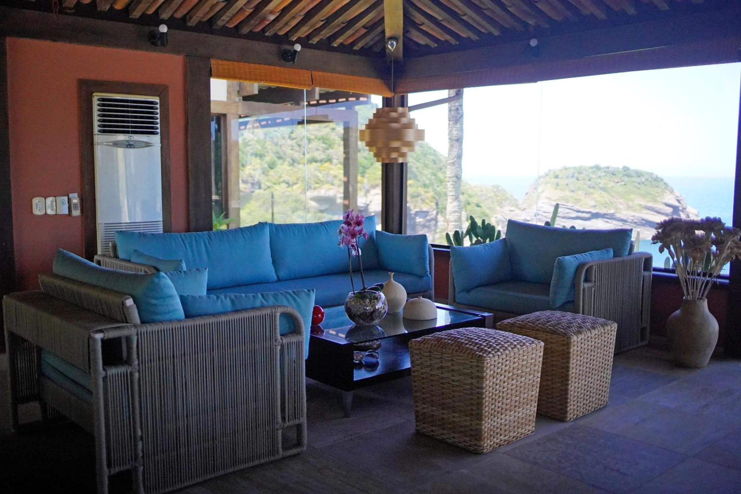 Seating area in Cliffside Luxury Inn