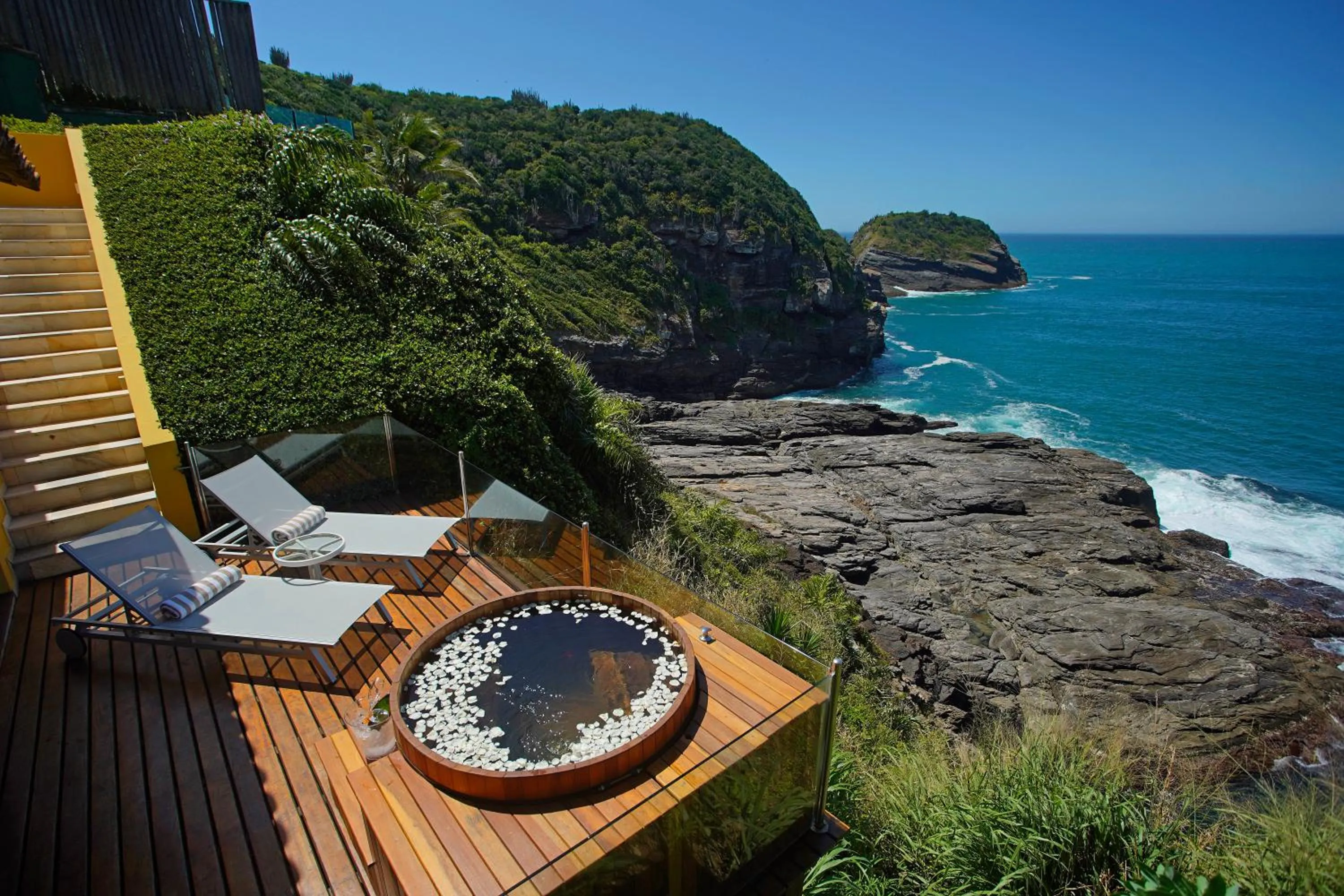 Natural landscape in Cliffside Luxury Inn