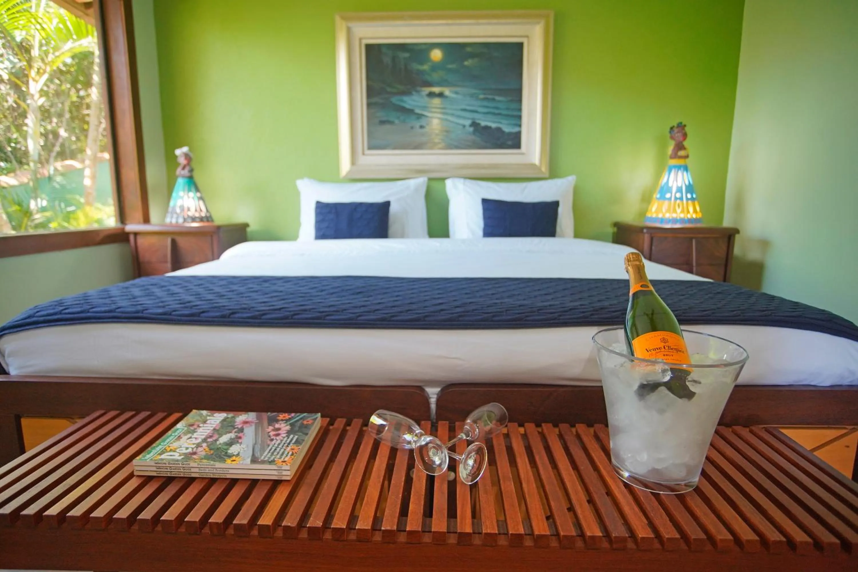 Bed in Cliffside Luxury Inn