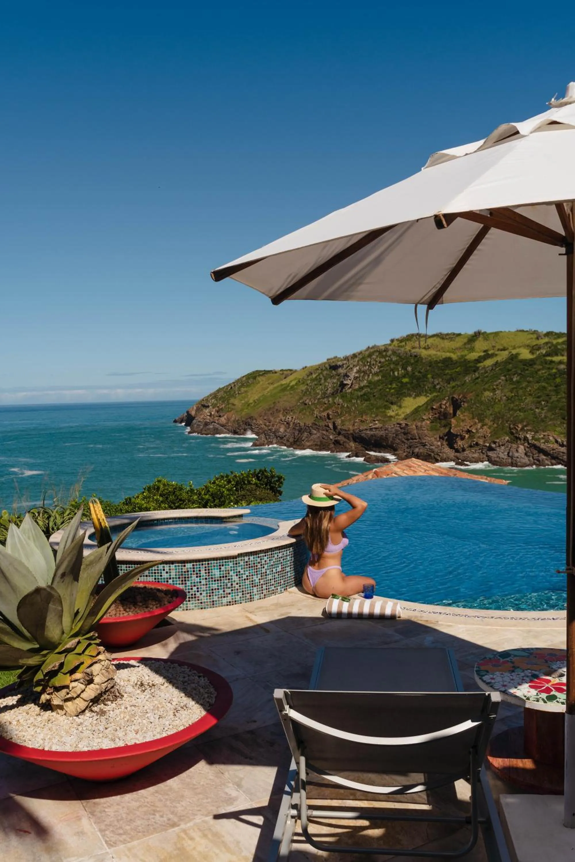 Swimming pool in Cliffside Luxury Inn