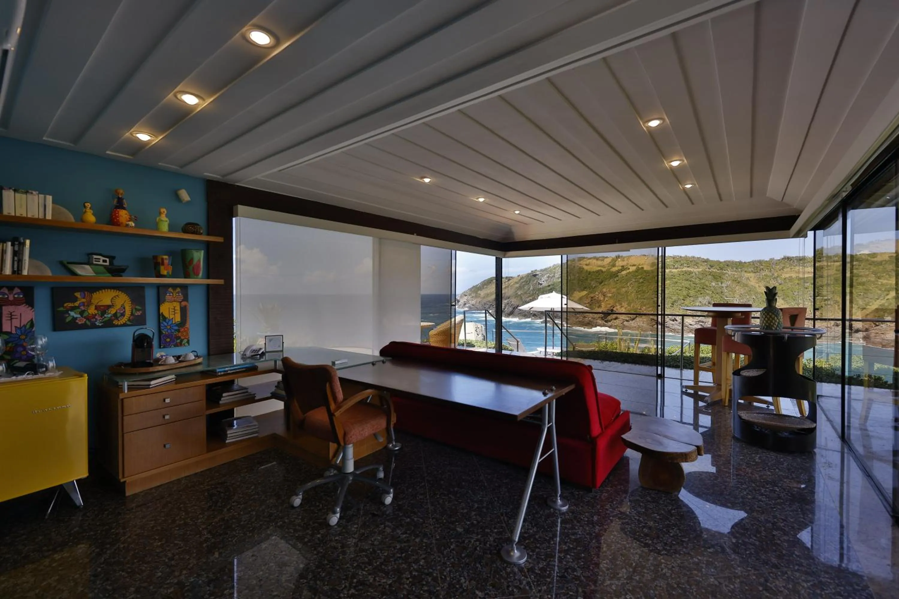 Living room in Cliffside Luxury Inn