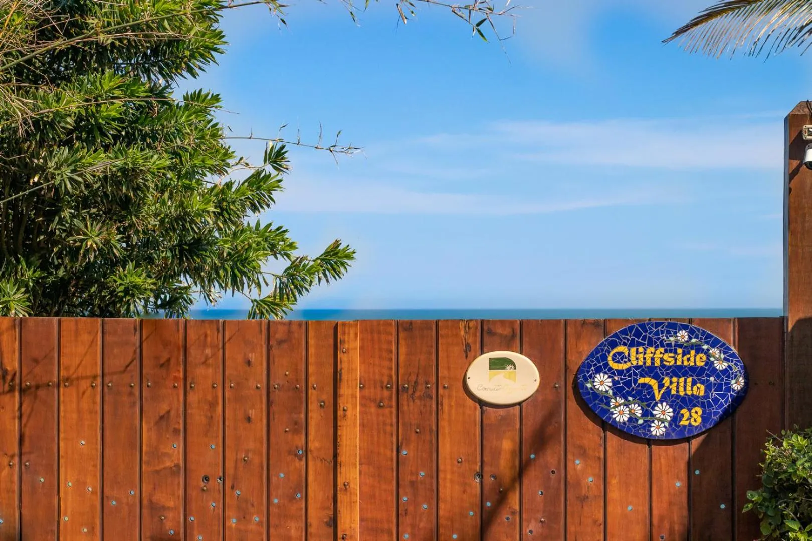 Facade/entrance in Cliffside Luxury Inn