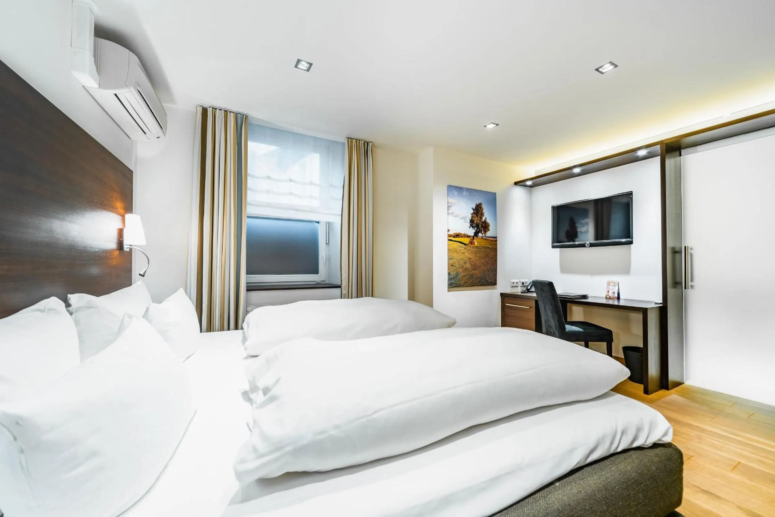 Photo of the whole room, Bed in Romantik Hotel Walhalla