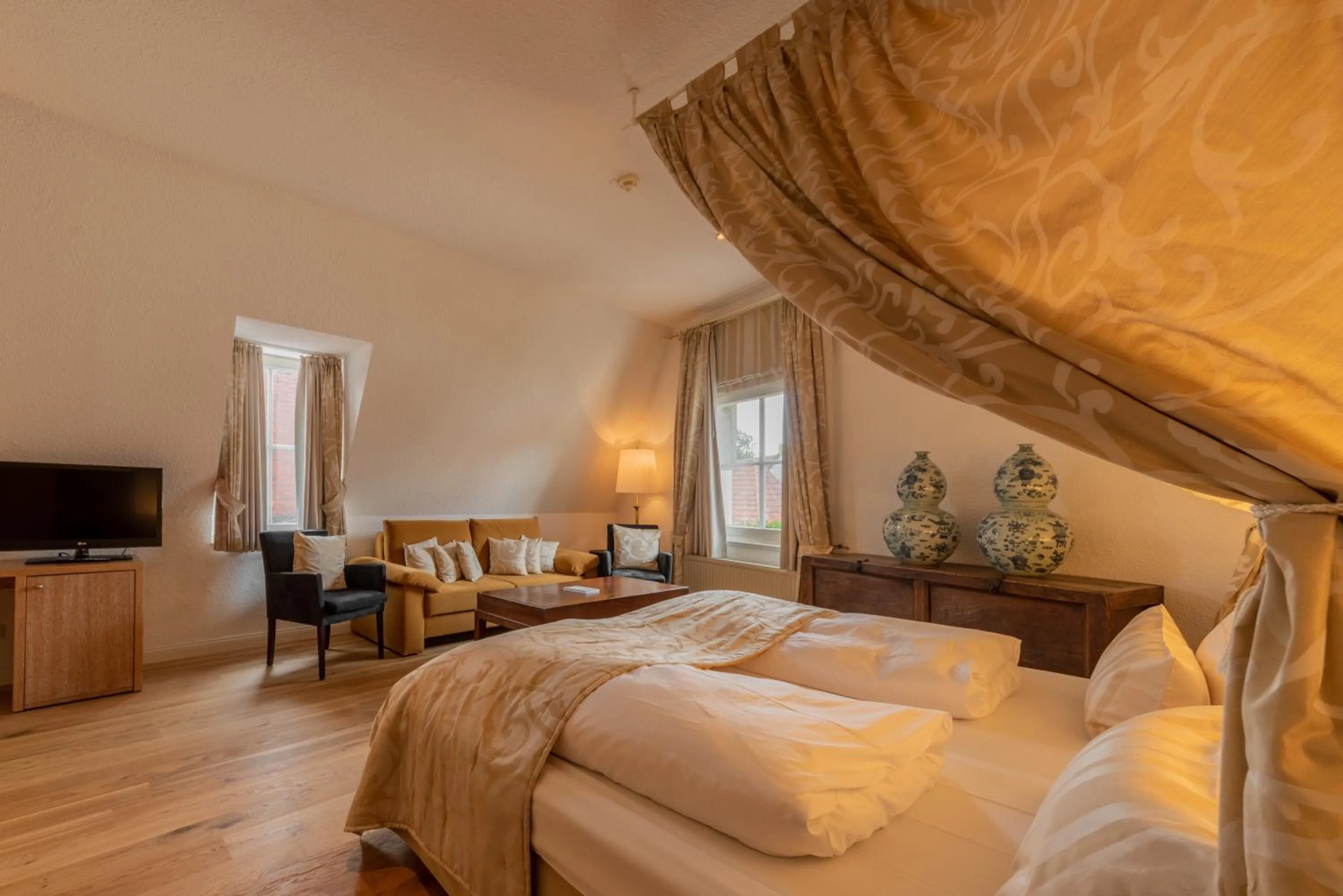 Bed in Romantik Hotel Walhalla