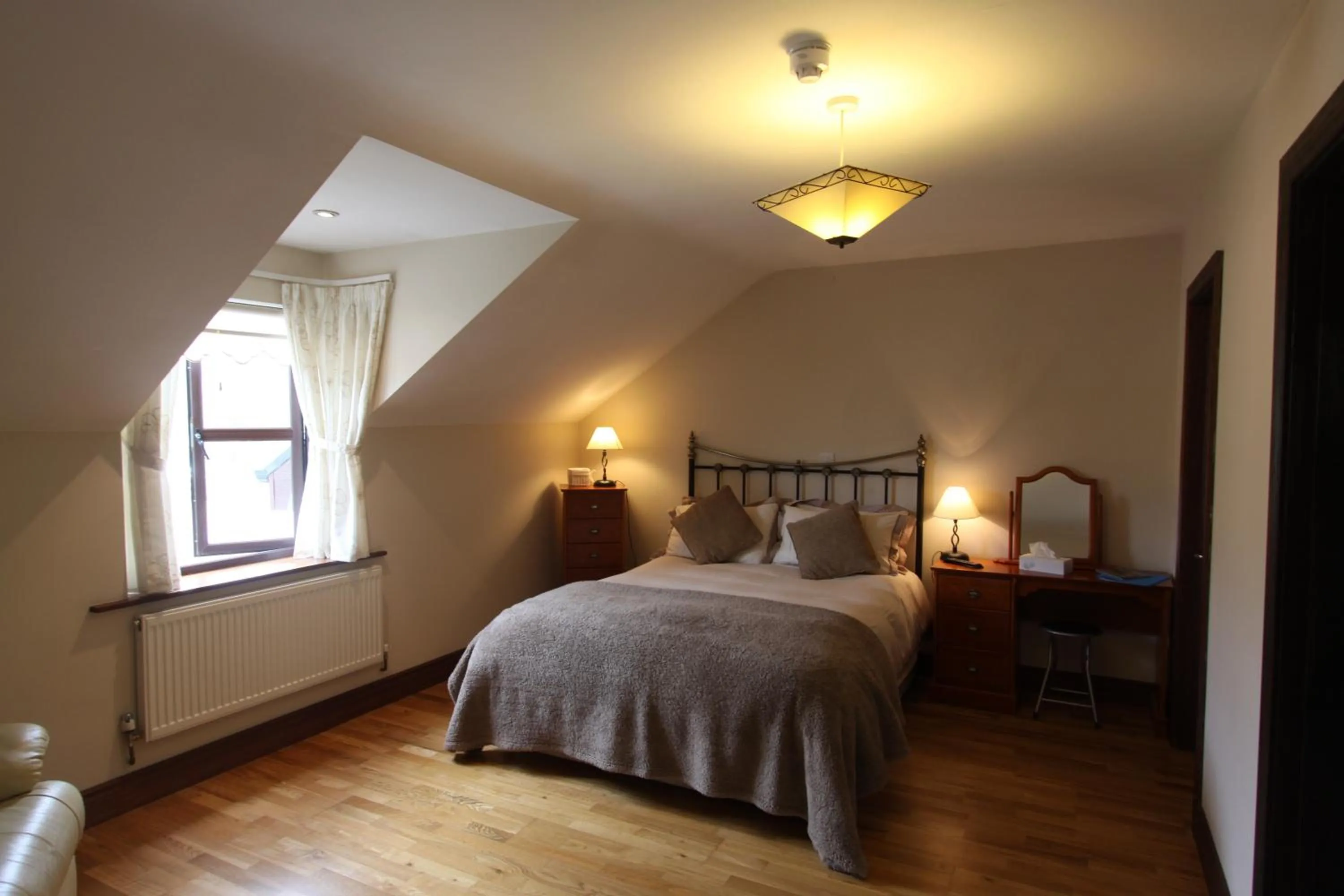 Day, Bed in Murray's Mountain View