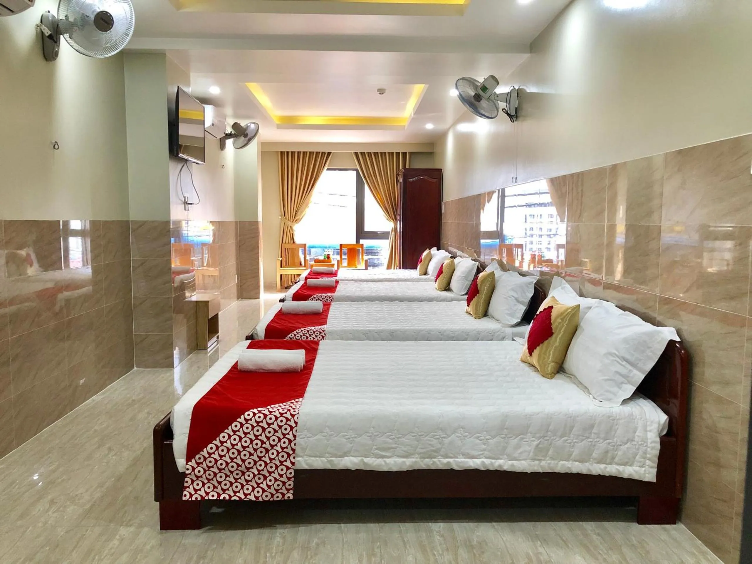 Photo of the whole room, Bed in Sunrise Hotel Vung Tau